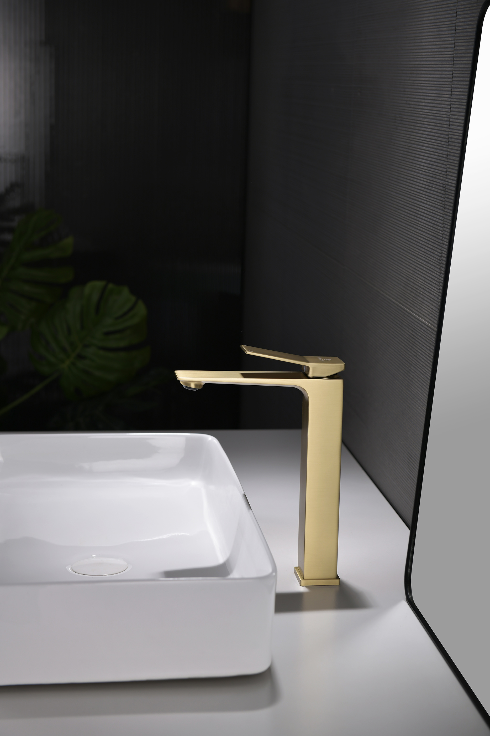 05112-S Смеситель од. для раковины-чаши (Мат. Золото) GANZER (10/1шт)