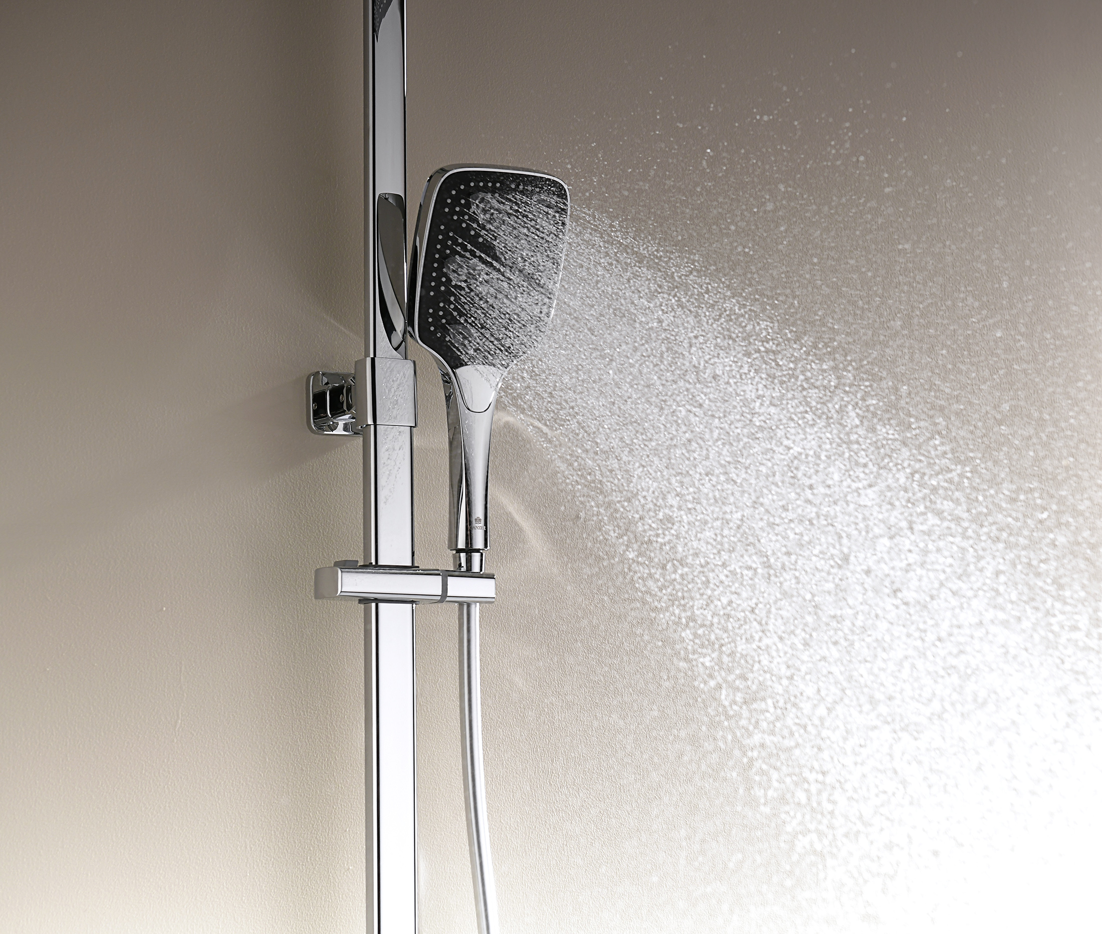 12071-C Душевая система с термостатом (ЧЕРНЫЙ) GANZER (5/1шт)