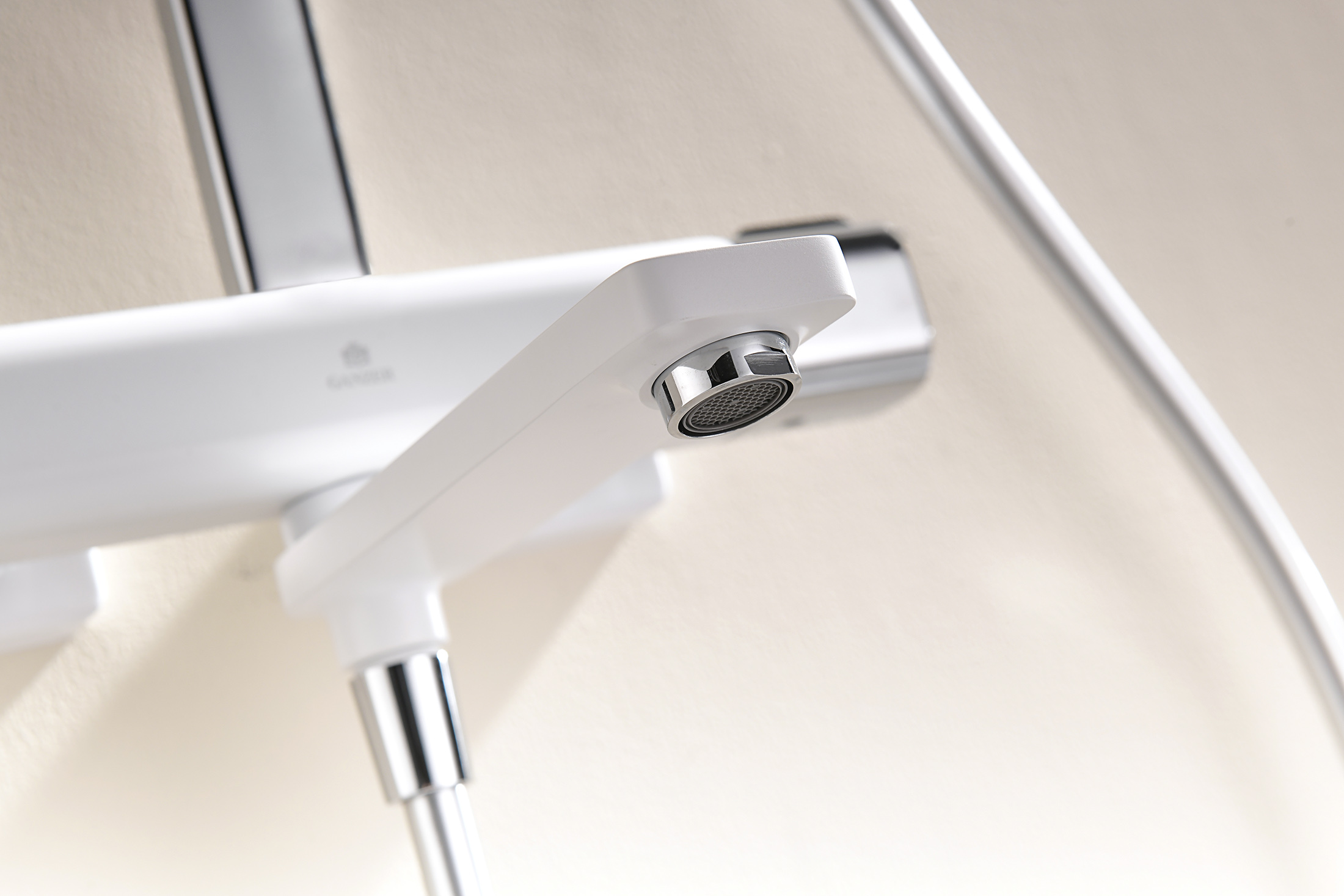 12071-F Душевая система с термостатом (БЕЛЫЙ) GANZER (5/1шт)