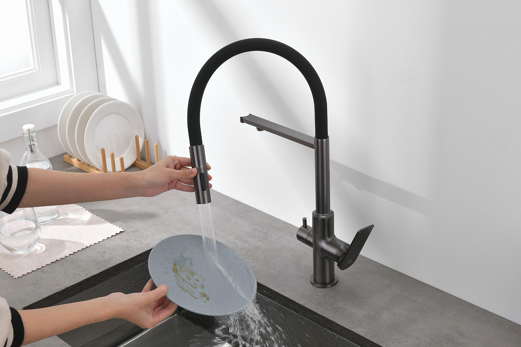 07127-Q Смес. для кухни с гиб МАГ. изл. и под. фильт. (ГРАФИТ+ЧЕР.) GANZER (10/1шт)