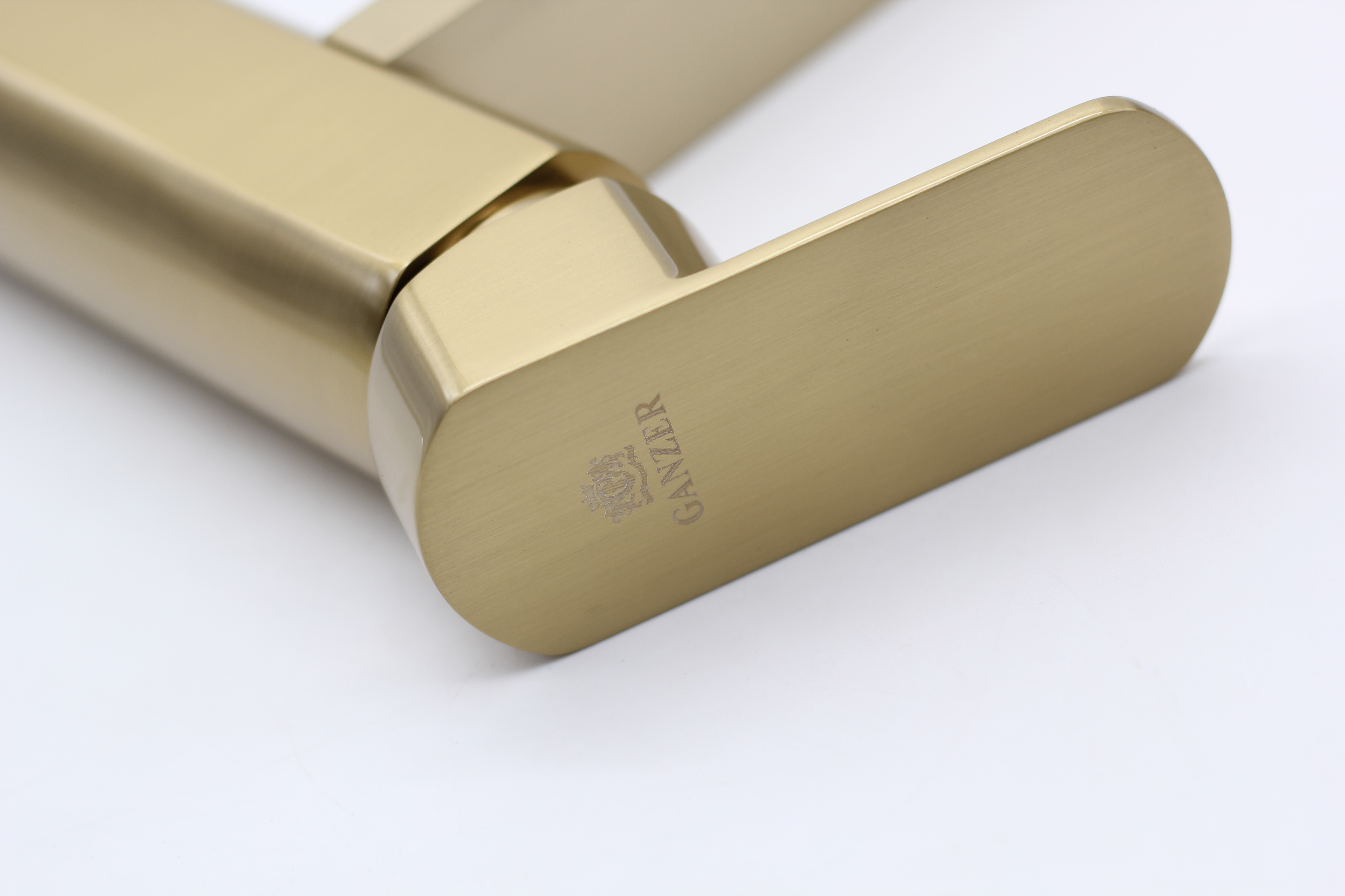 06012-D Смеситель для умыв (ВЫСОКИЙ БРОНЗА) "GANZER" (8/1шт) Л/К 