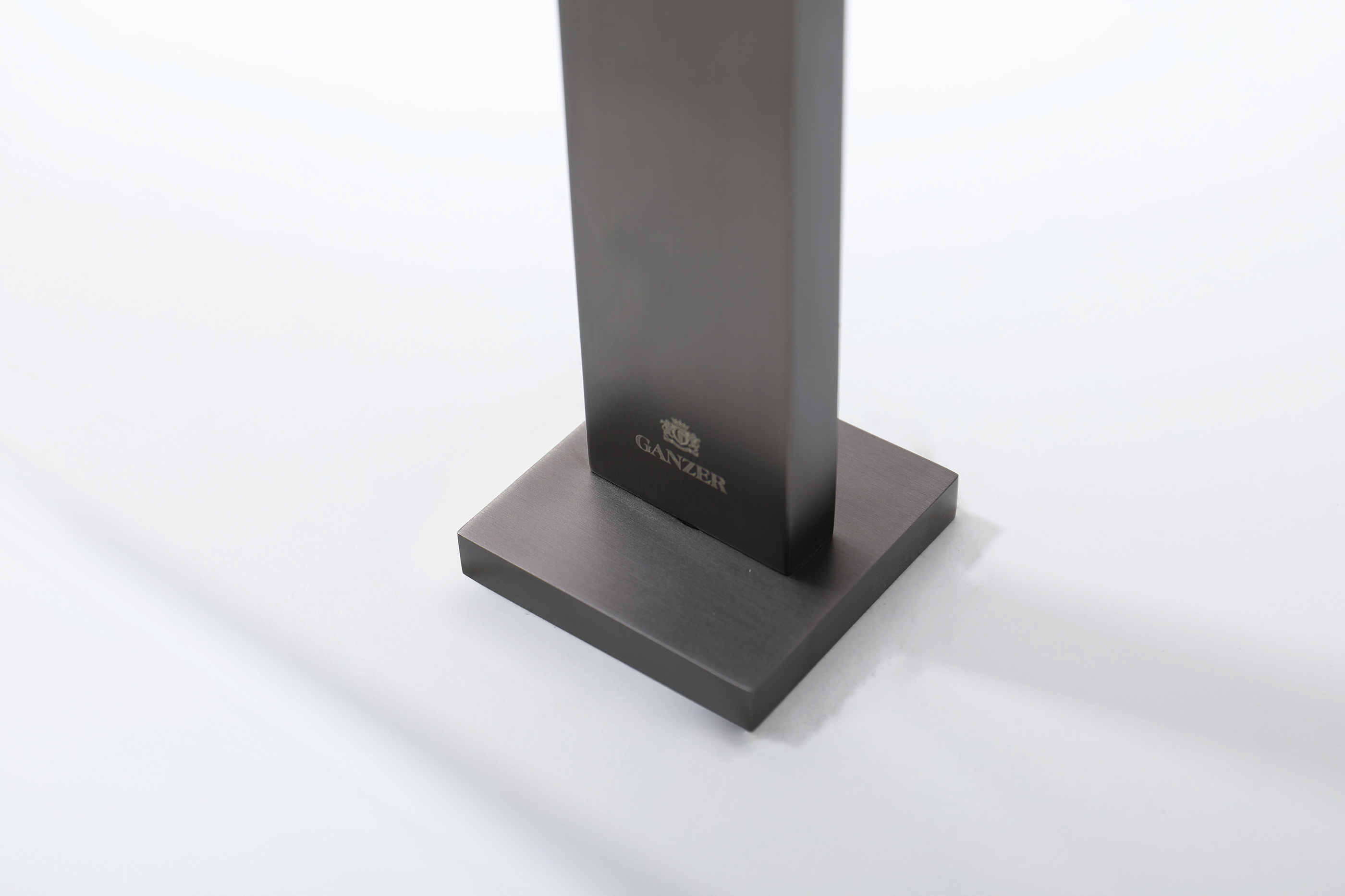 01112-Q Смеситель на борт раковины (2-отв,ГРАФИТ)  GANZER (10/1шт)