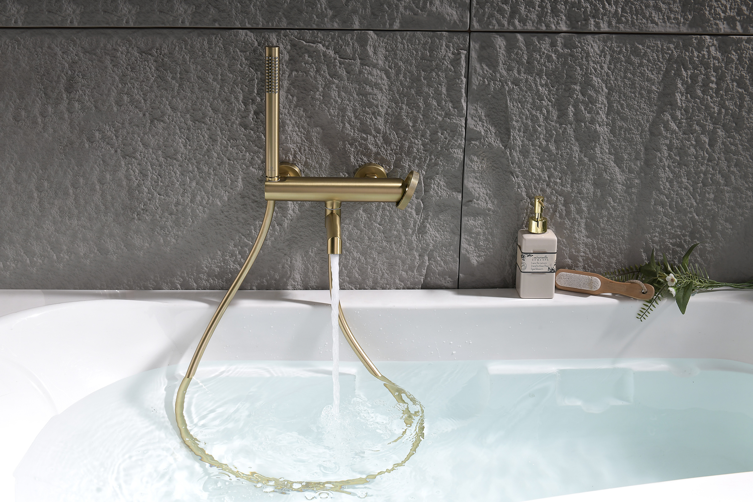 19132-S Смеситель од. для ванны кор. (Мат. Золото)  GANZER  (8/1шт)