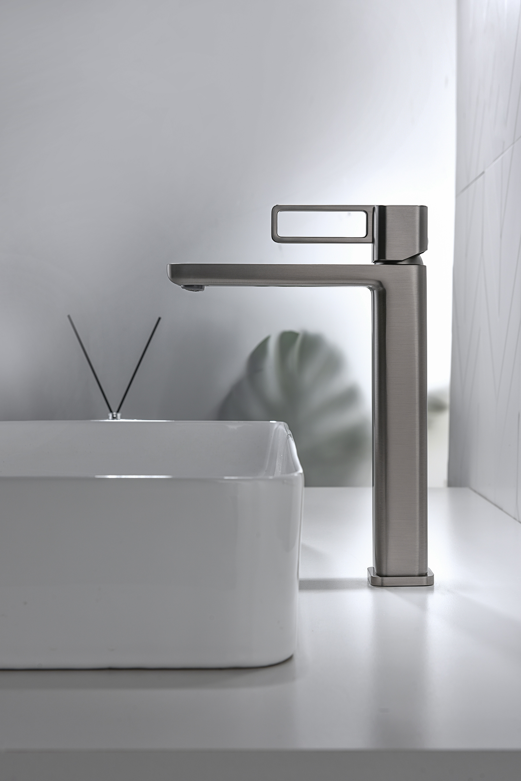 12112-Q Смеситель од. для раковины-чаши (ГРАФИТ) GANZER (10/1шт)