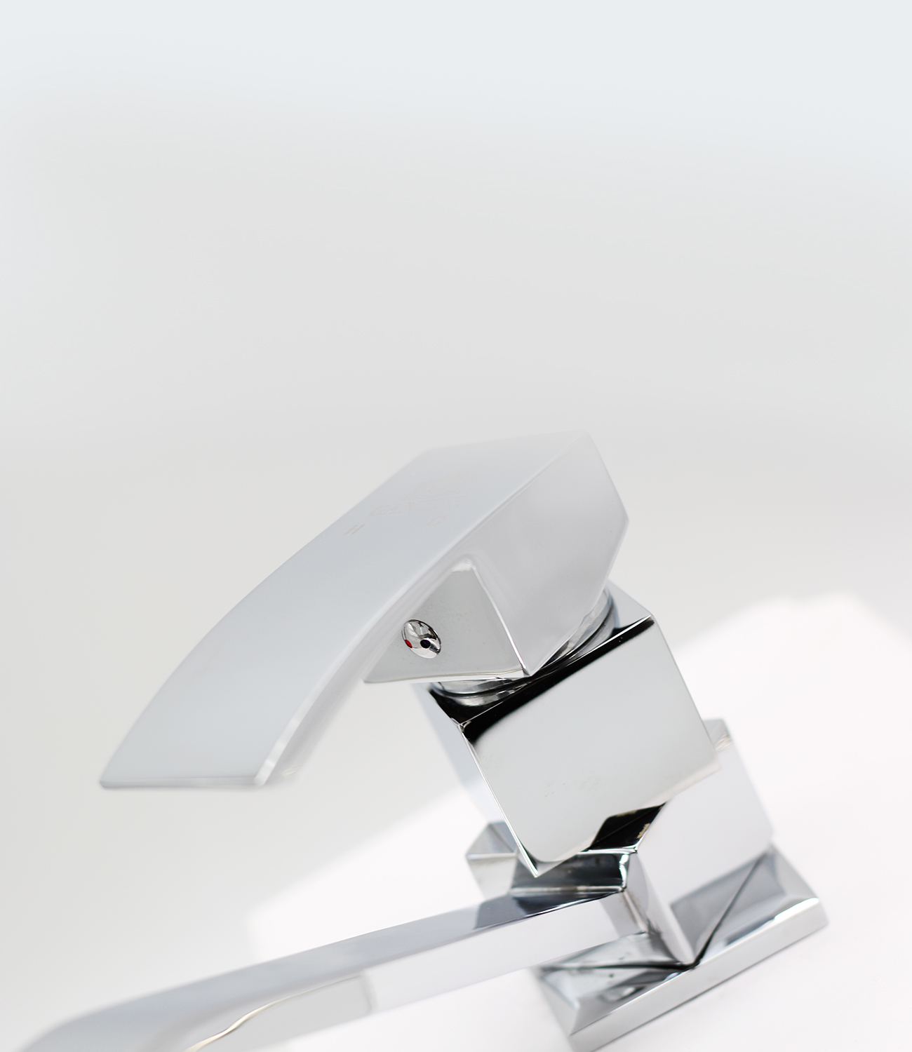 25013 (44013)  Смеситель для умывальника  "GANZER" Л/К