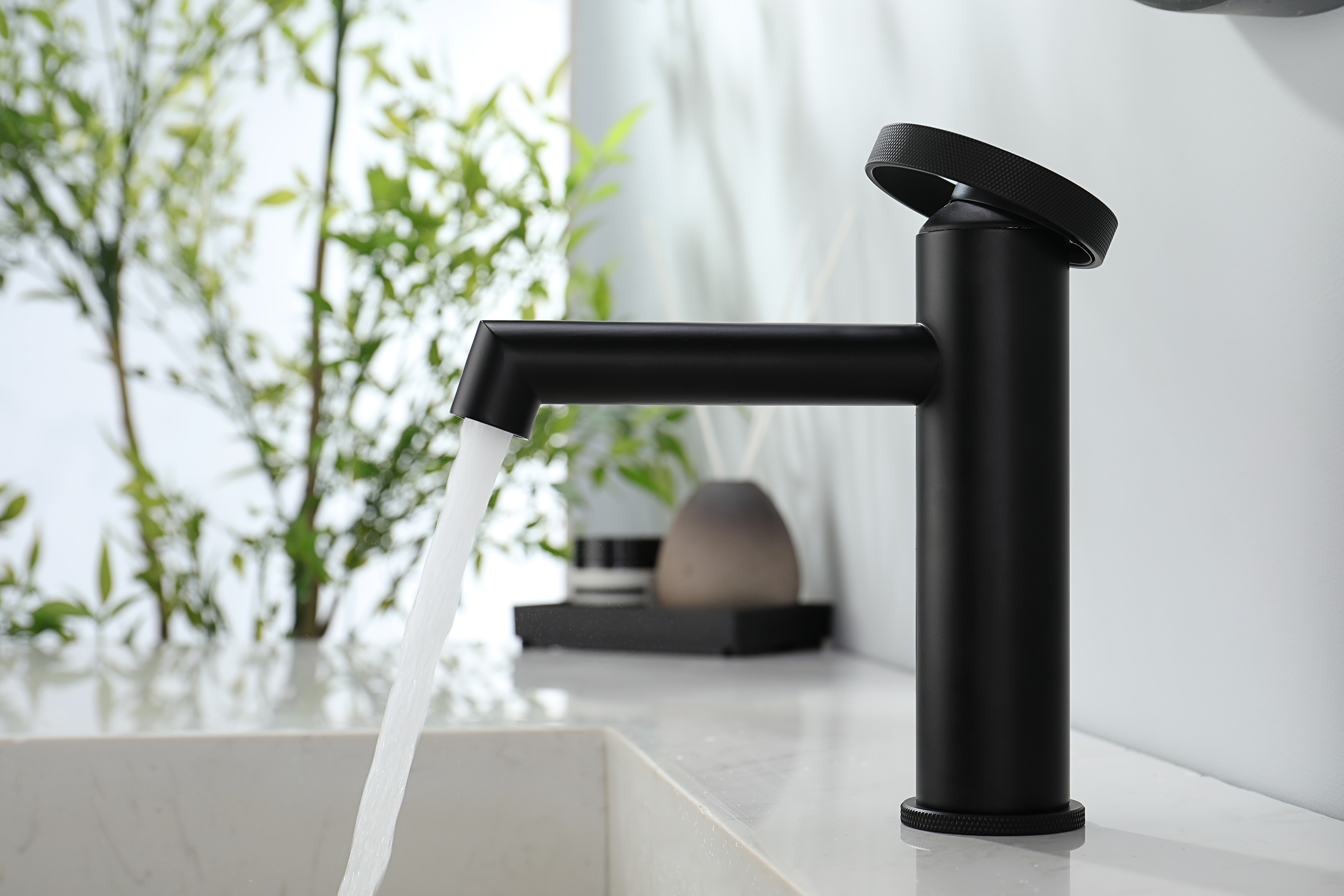 19111-C Смеситель од. для раковины (ЧЕРНЫЙ) GANZER (10/1шт)