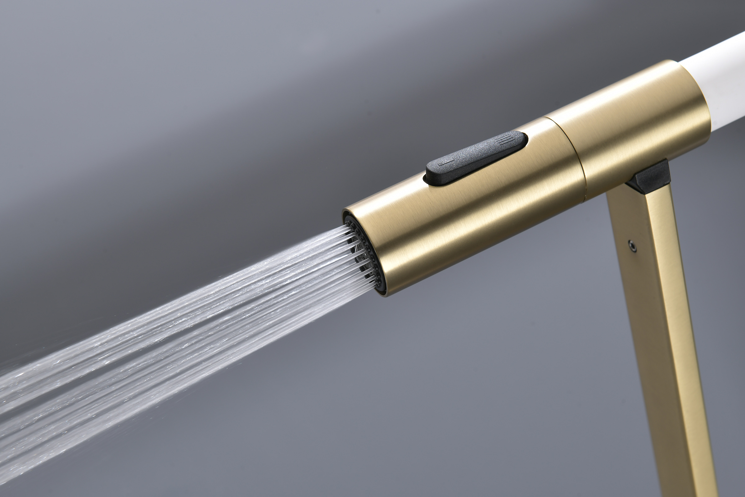 12127-SF Смеситель для кухни с гиб. МАГНИТ. изливом (Мат. Золото+БЕЛЫЙ.) GANZER (10/1шт)