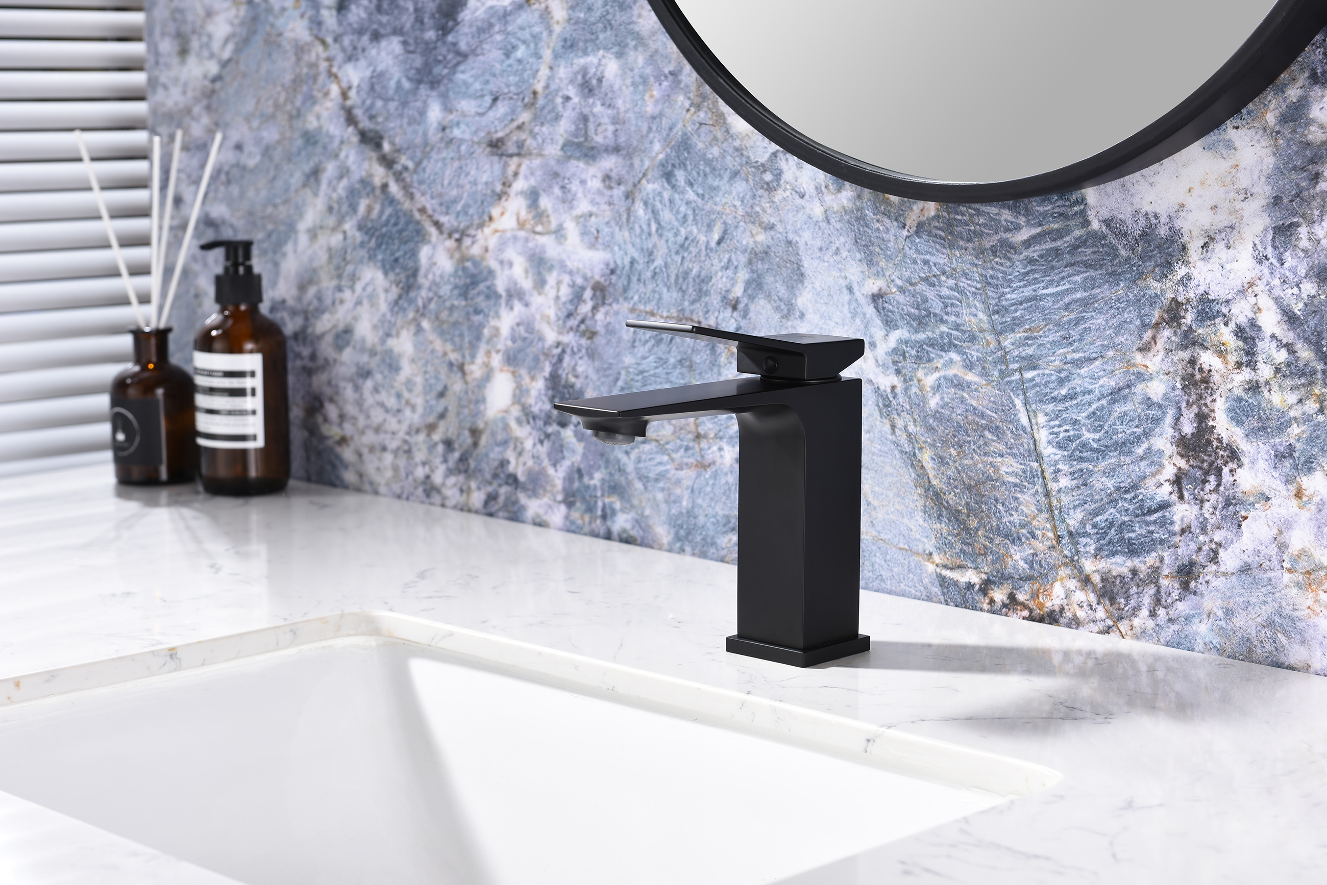 05111-C Смеситель од. для раковины (ЧЕРНЫЙ) GANZER (10/1шт)