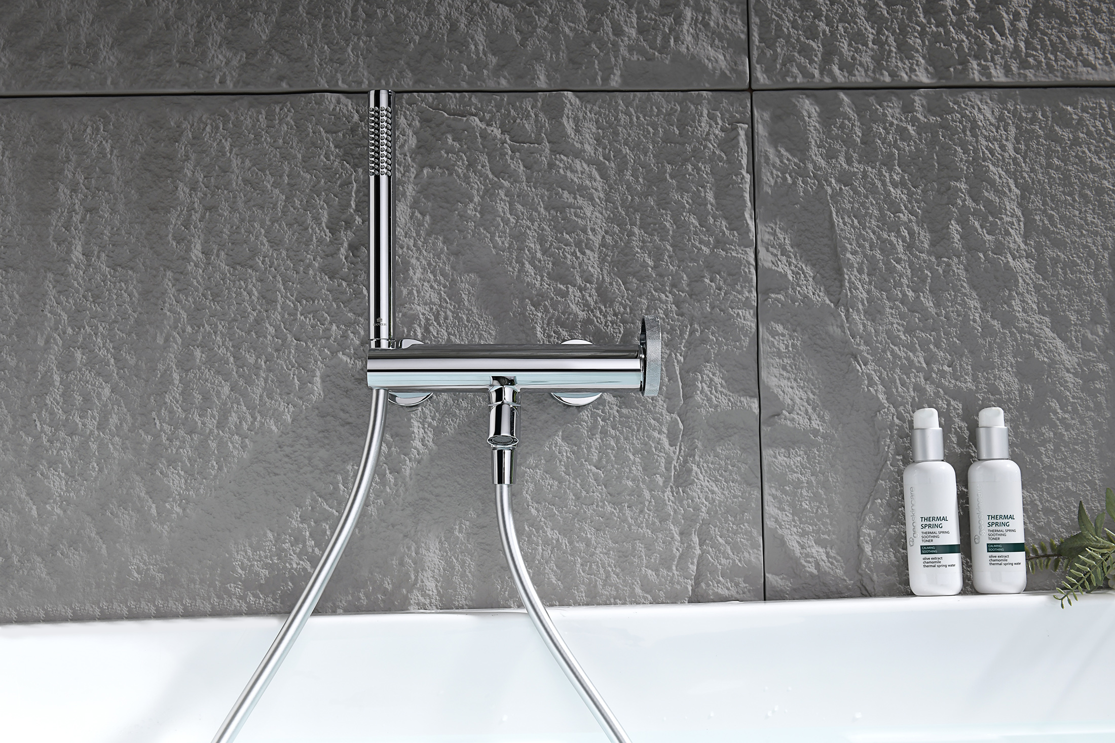 19132 Смеситель од. для ванны кор. (ХРОМ)  GANZER  (8/1шт)