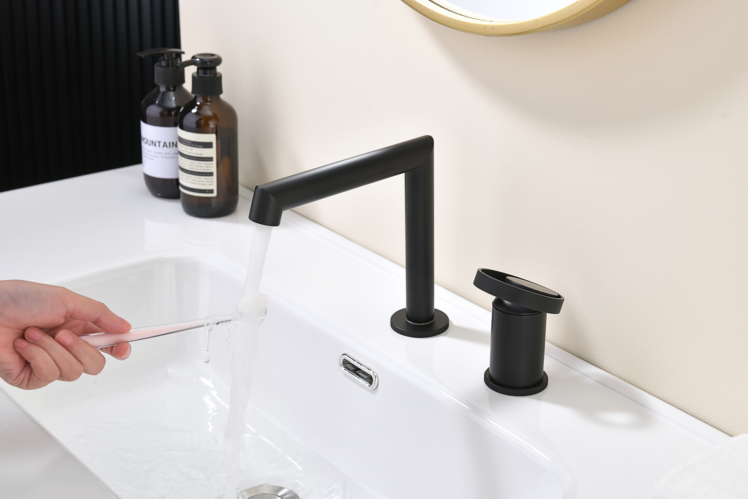 19114-C Смеситель на борт раковины (2-отв,ЧЕРНЫЙ)  GANZER (10/1шт)