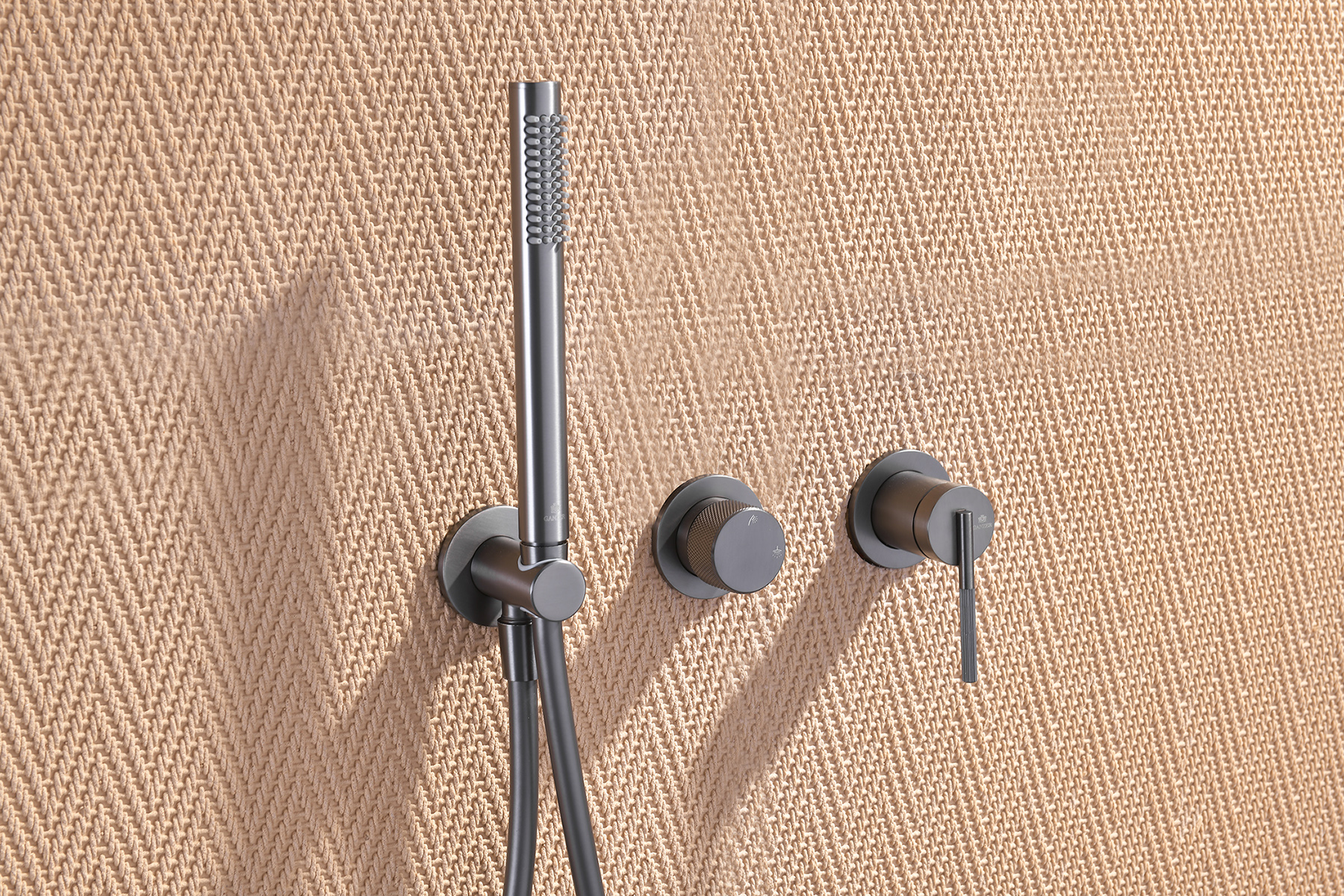 19164-Q Встроенный смес для душа с 2-функ. (ГРАФИТ) GANZER  (6/1шт)