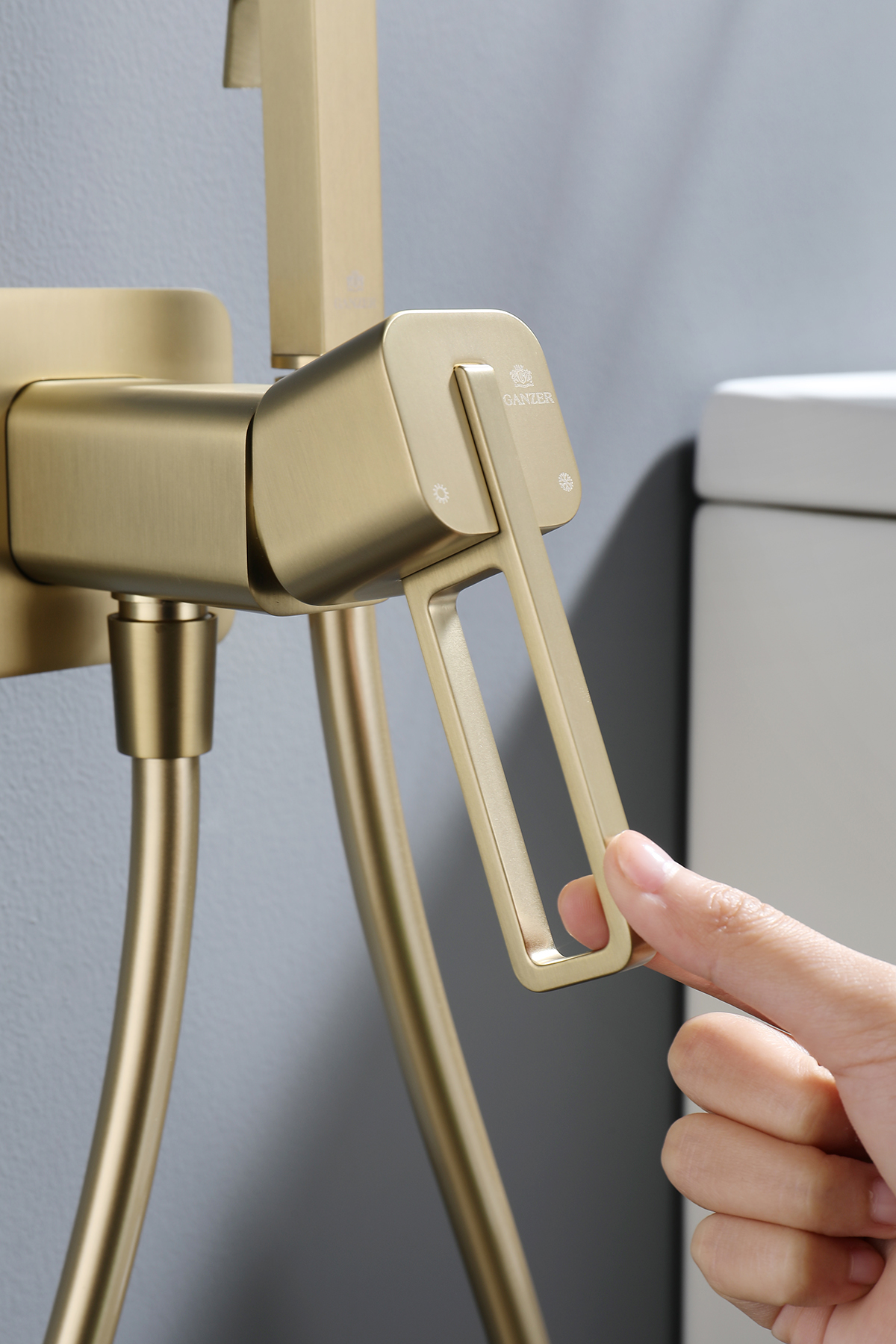 12157-S Смеситель встраиваемый с ГИГ. душем (Мат. Золото) GANZER (10/1шт)