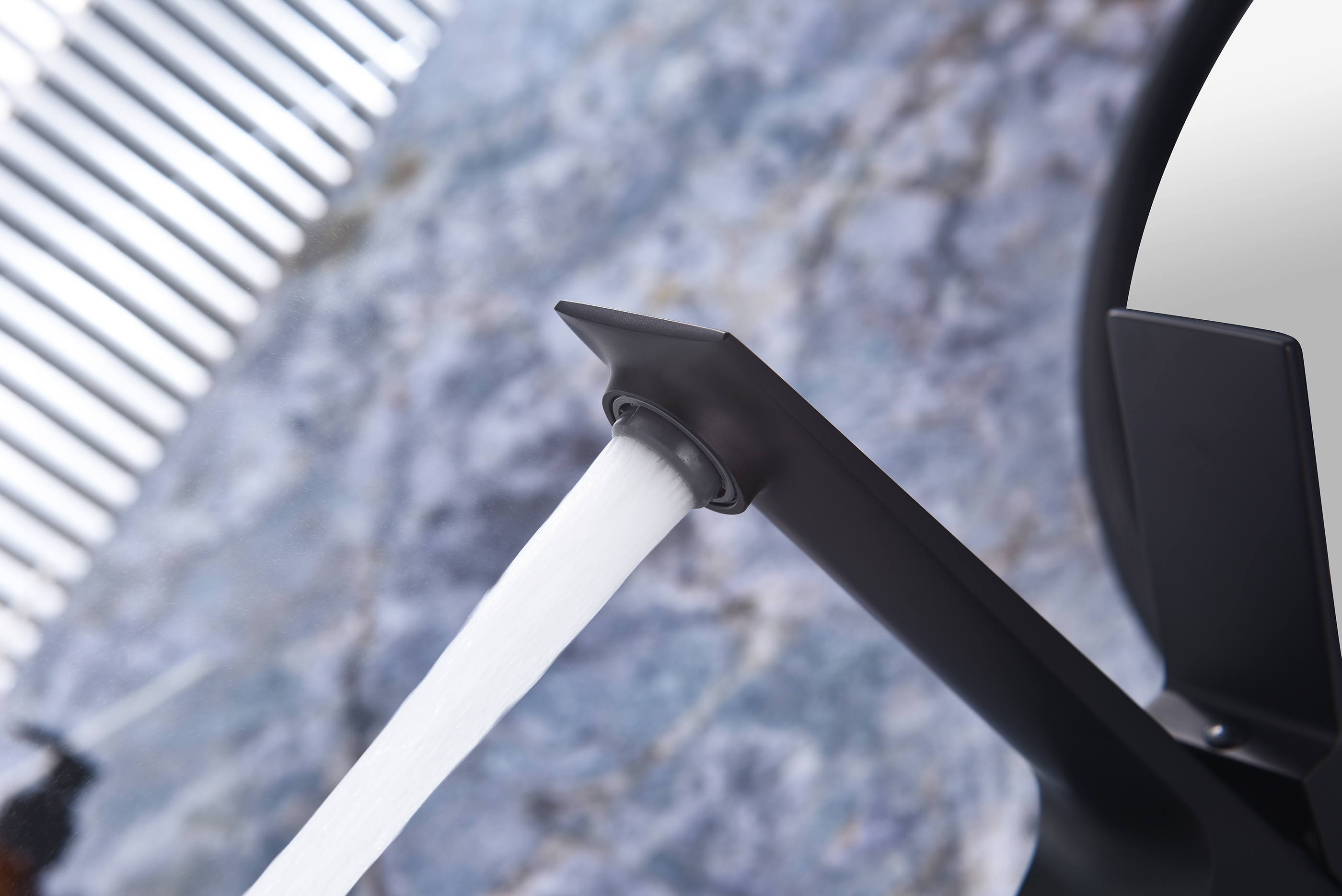 05112-C Смеситель од. для раковины-чаши (ЧЕРНЫЙ) GANZER (10/1шт)