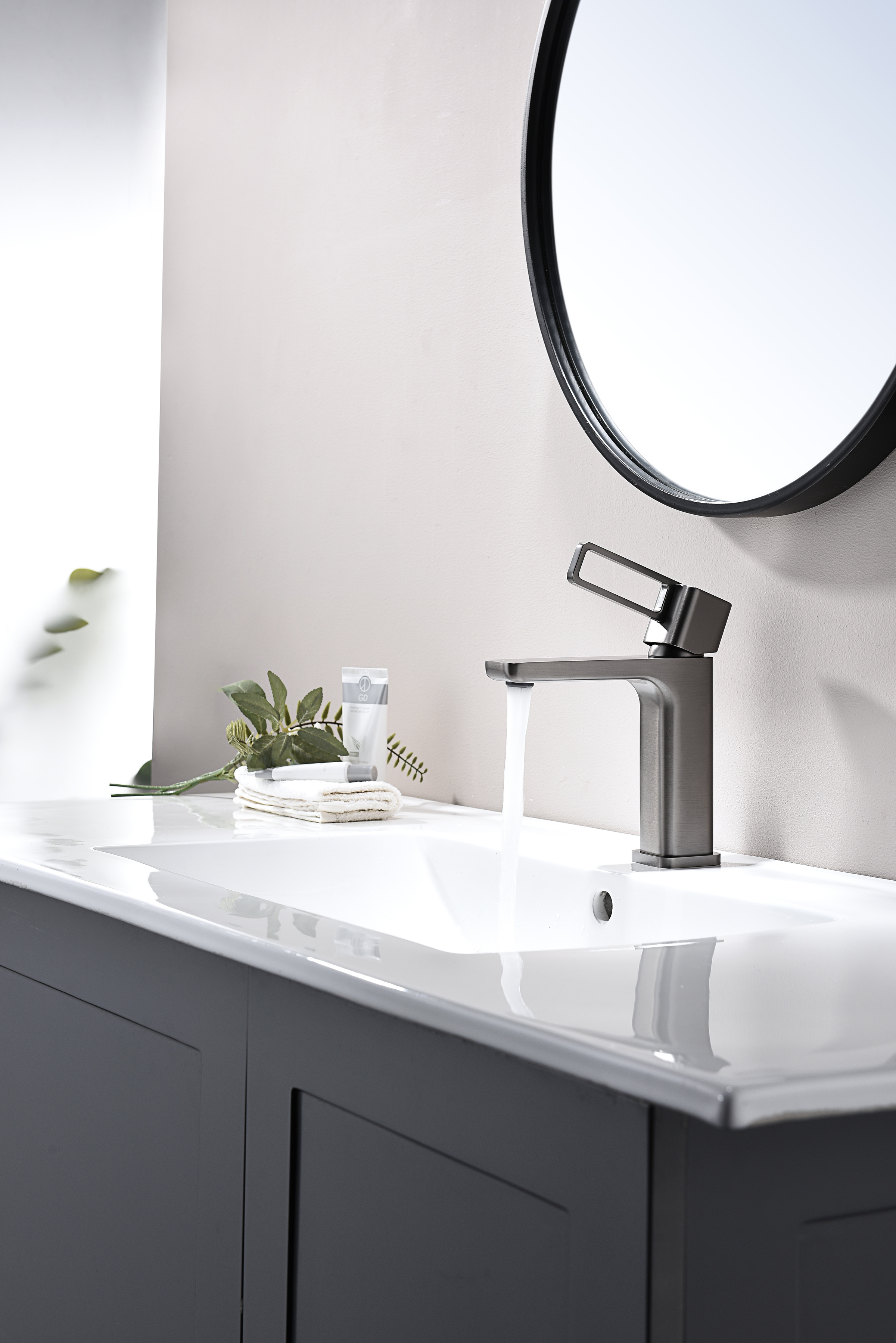 12111-Q Смеситель од. для раковины (ГРАФИТ) GANZER (10/1шт)