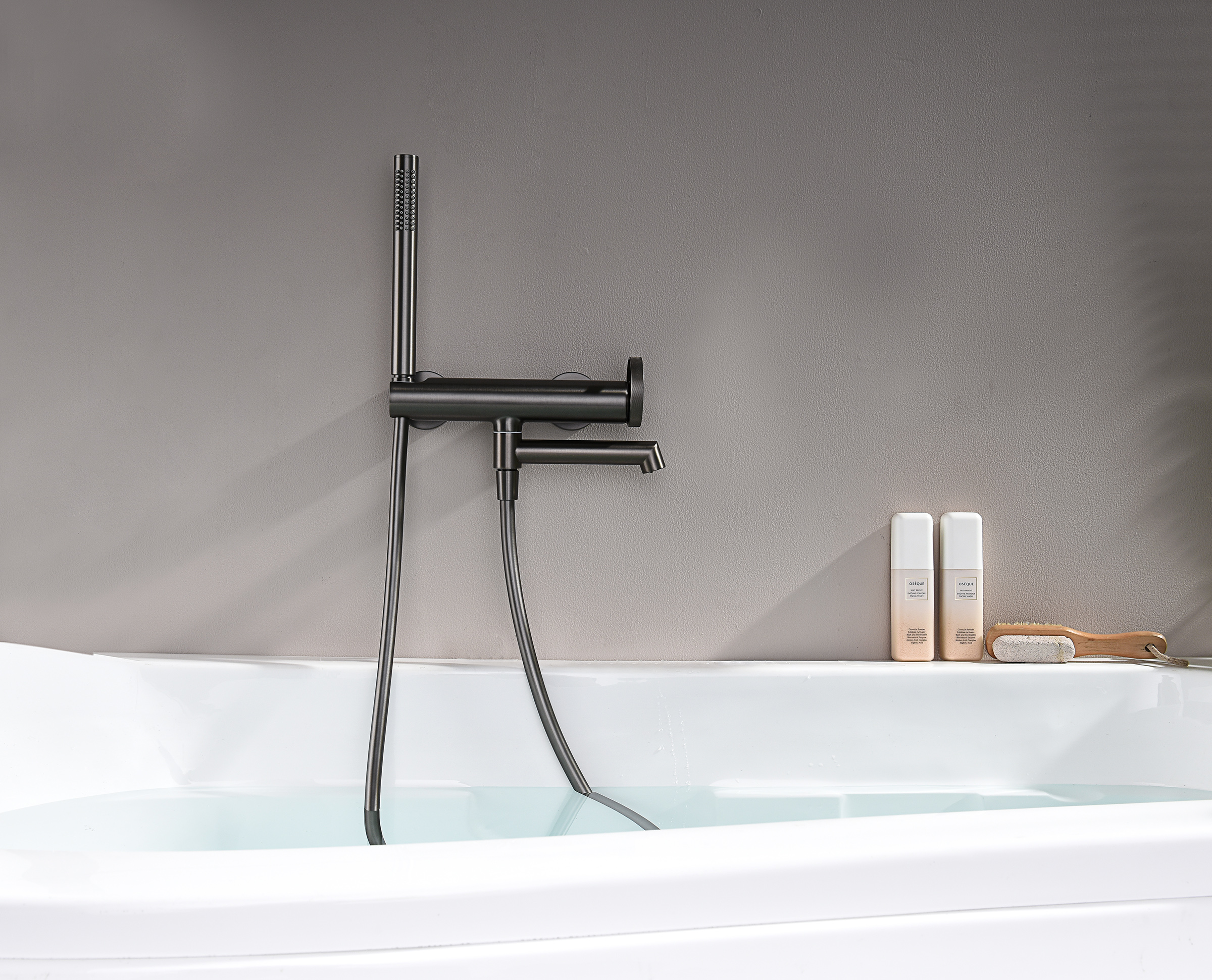 19132-Q Смеситель од. для ванны кор. (ГРАФИТ)  GANZER  (8/1шт)