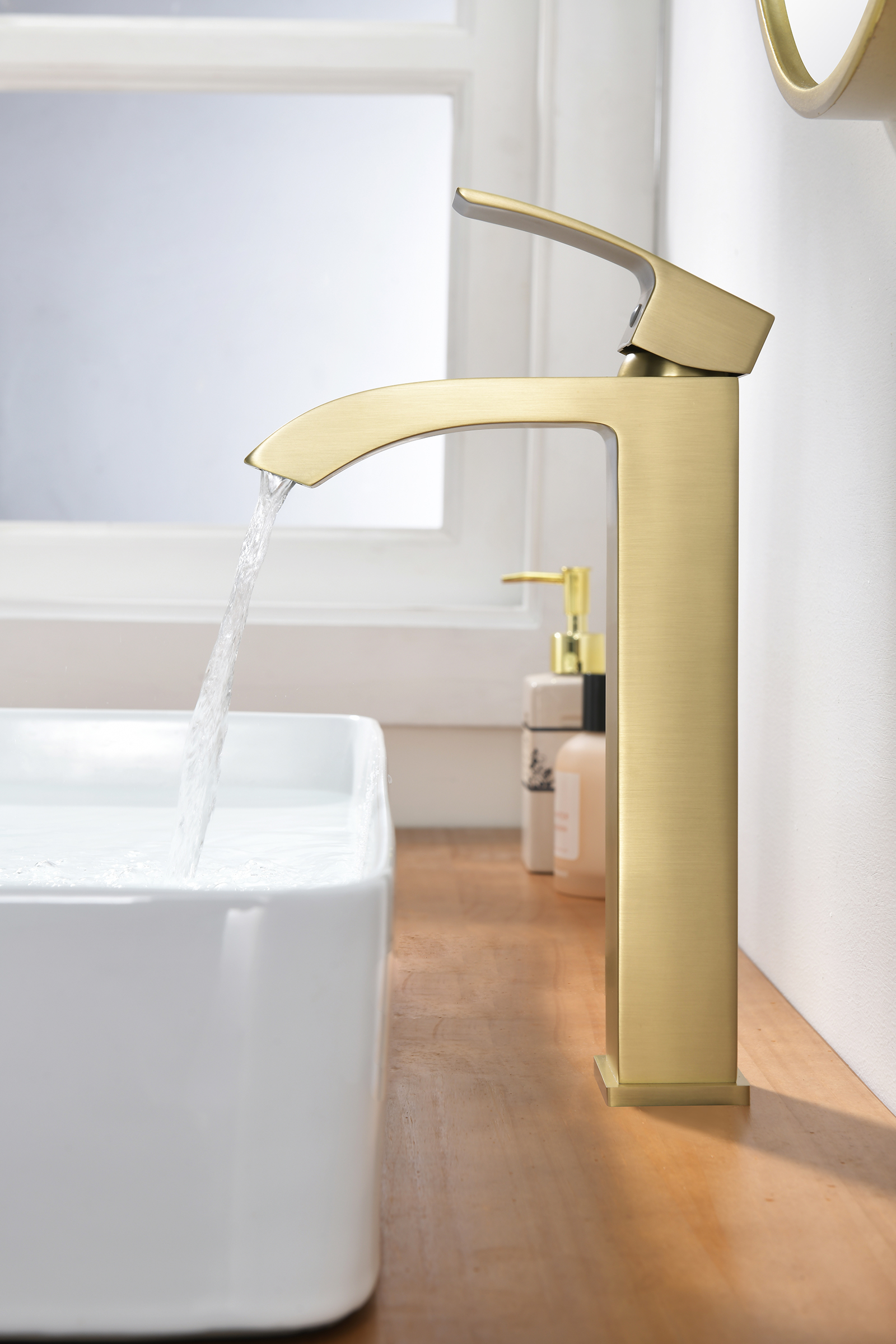 44112-S Смеситель од. для раковины-чаши (Мат. Золото) GANZER (10/1шт)