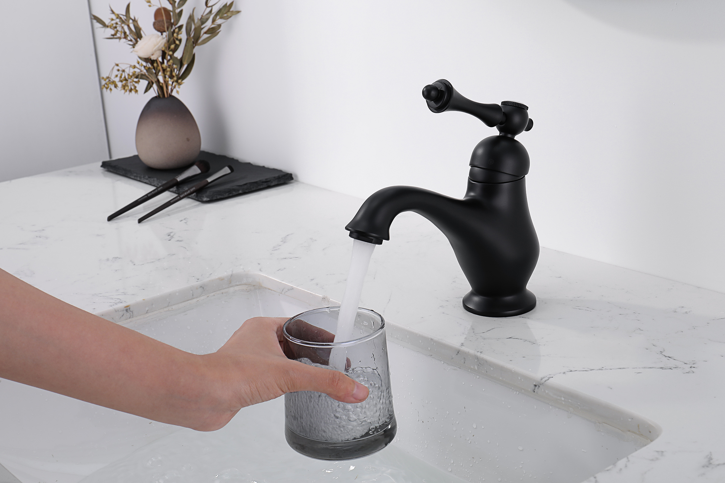 77111-C Смеситель для умыв. (ЧЕРНЫЙ)  GANZER  (10/1шт) Л/К