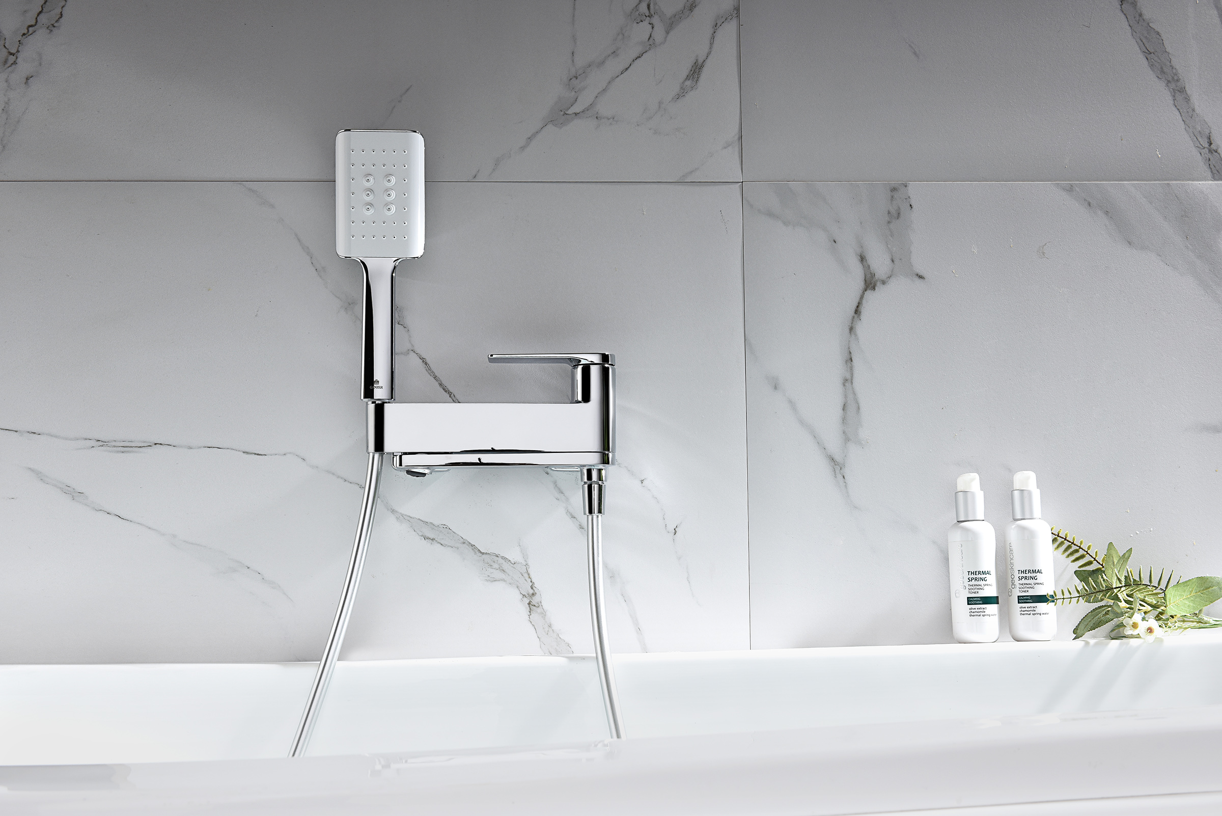 07132 Смеситель од. для ванны кор. (ХРОМ)  GANZER  (8/1шт)