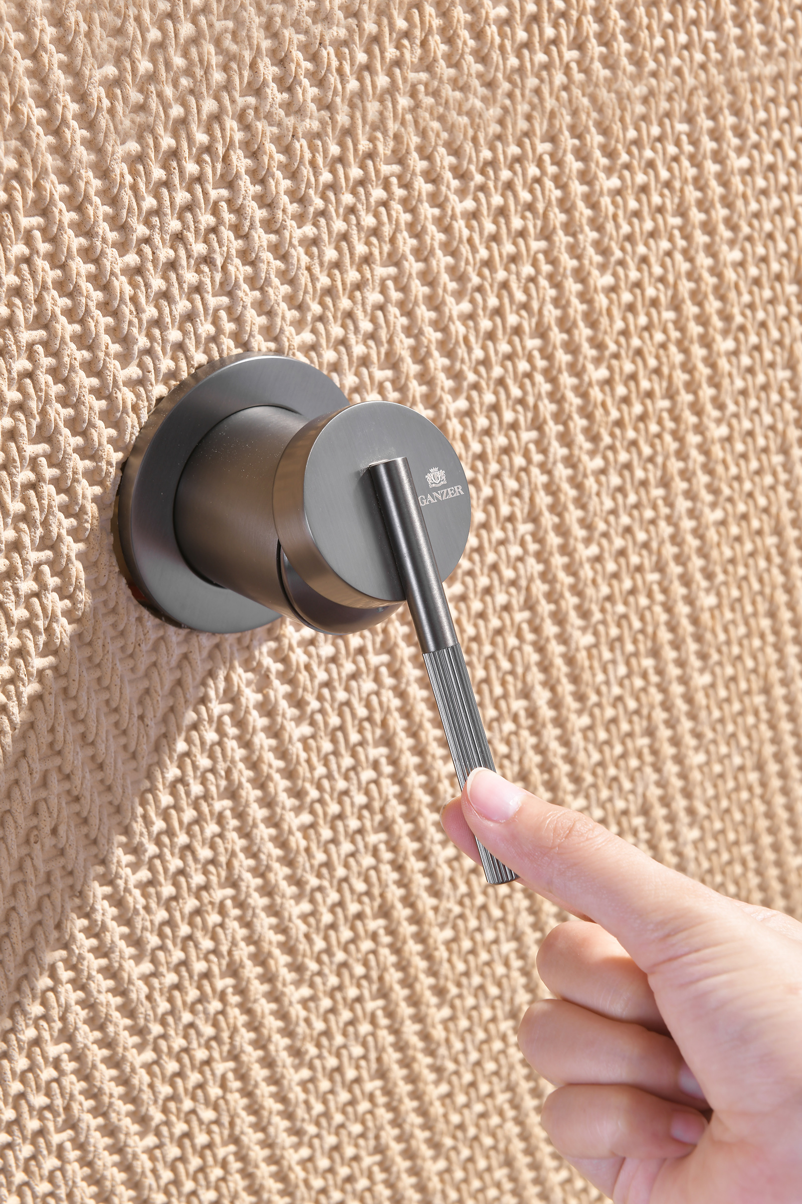 19164-Q Встроенный смес для душа с 2-функ. (ГРАФИТ) GANZER  (6/1шт)