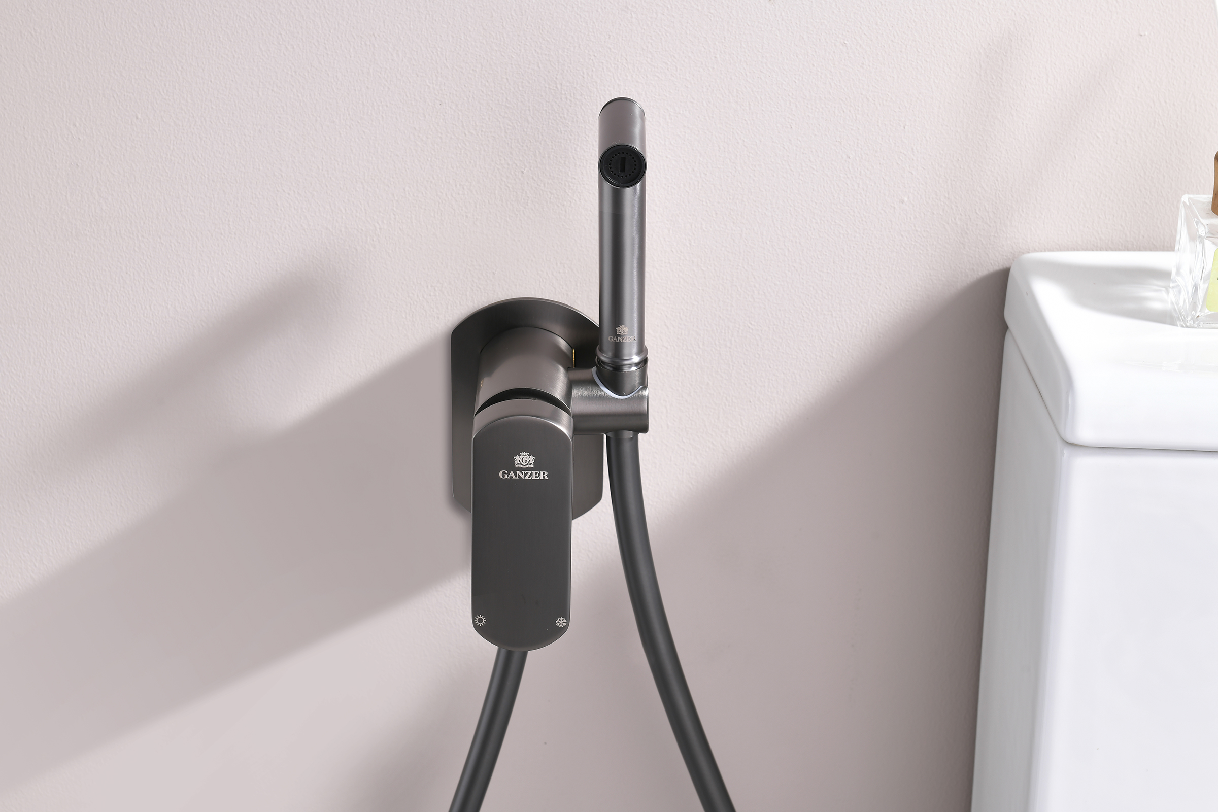 06157-Q Смеситель встраиваемый с ГИГ. душем (ГРАФИТ) GANZER (10/1шт)