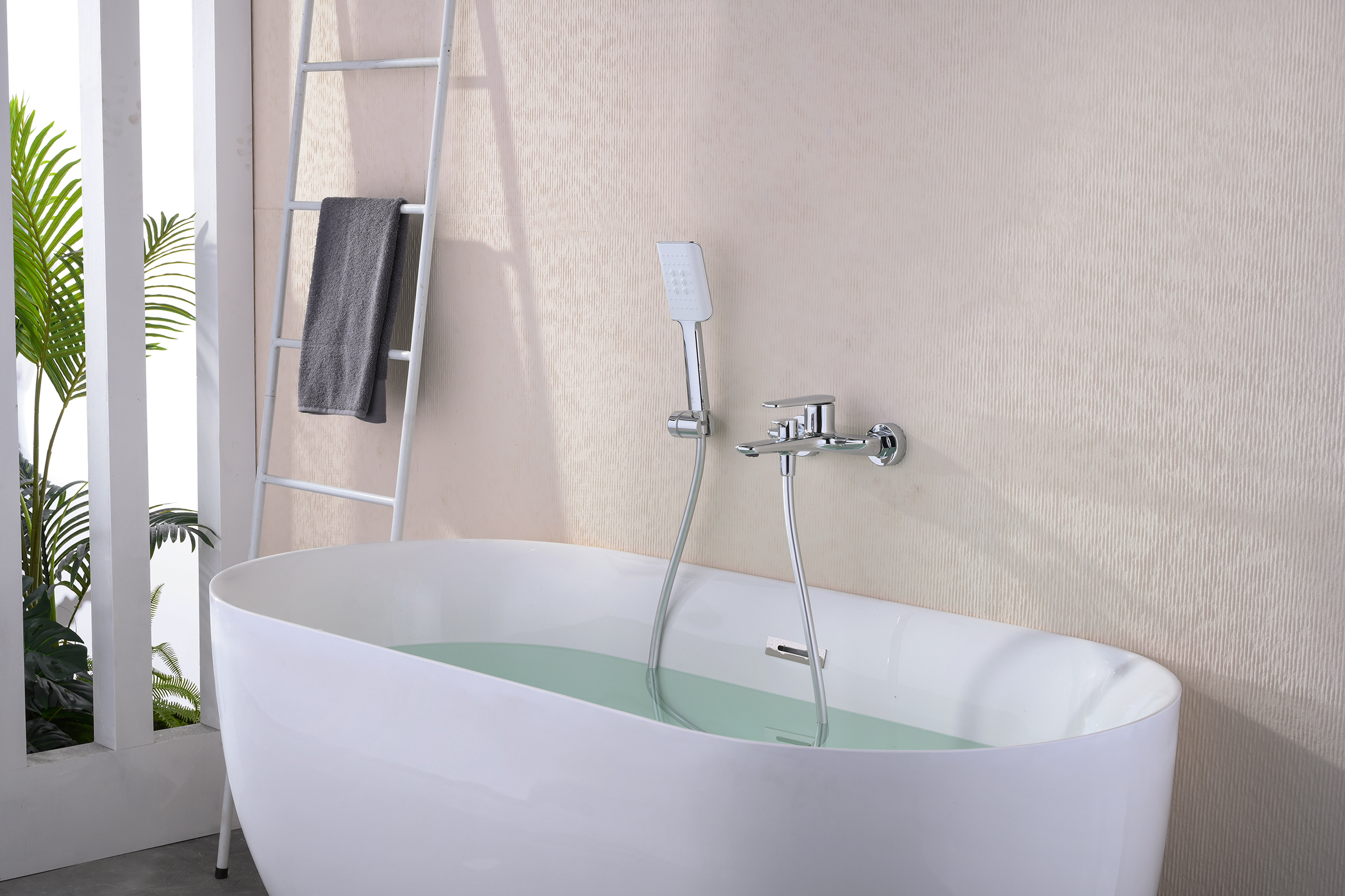 02131 Смеситель од. для ванны кор. (ХРОМ)  GANZER  (8/1шт)