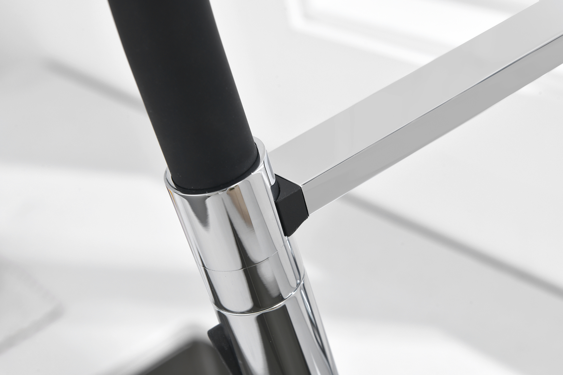 07126 Смеситель для кухни с гиб. МАГНИТ. изливом (ХРОМ+ЧЕР.) GANZER (10/1шт)