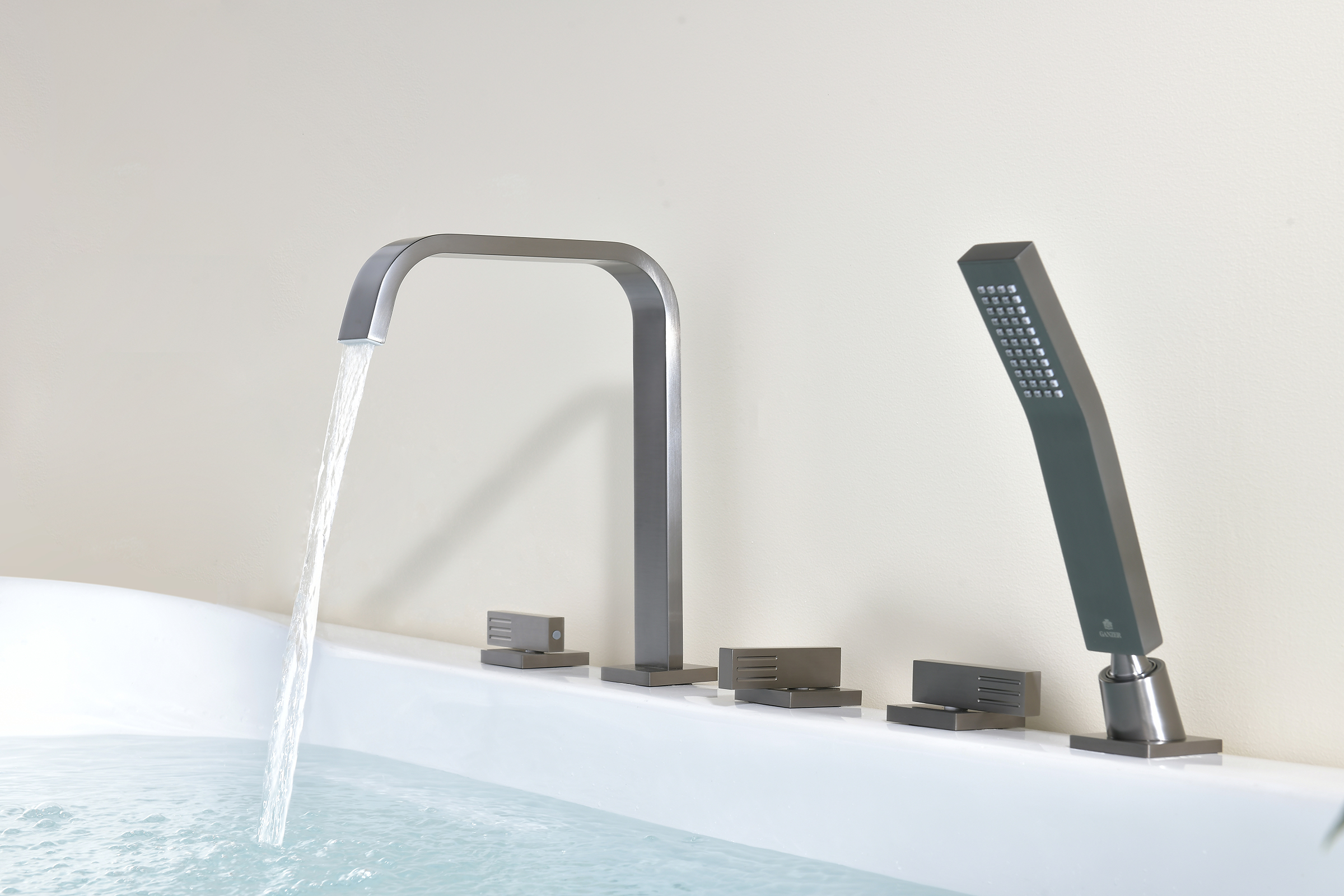 01133-Q Смеситель на борт ванны (5-отв,ГРАФИТ)  GANZER (10/1шт)