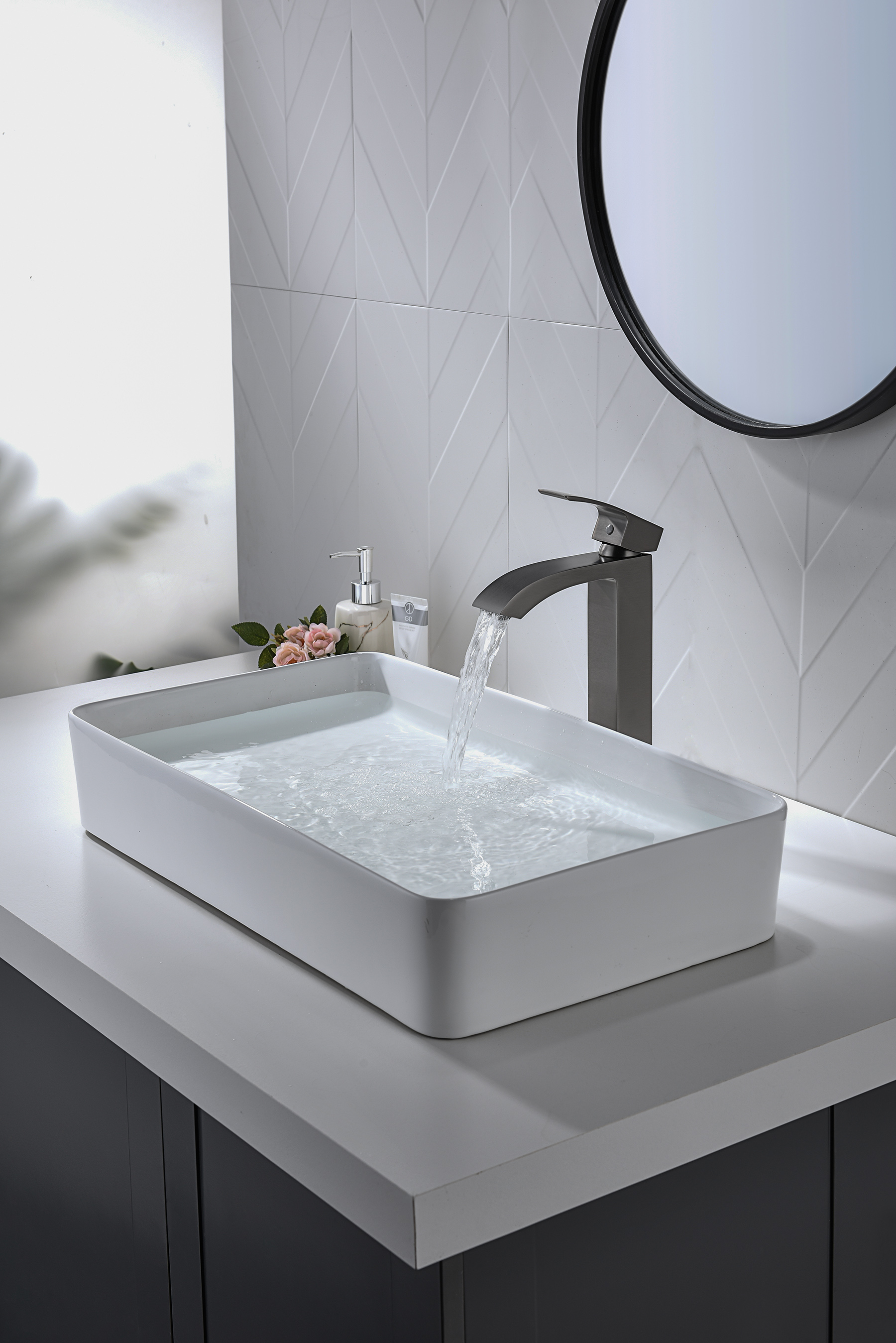 44112-Q Смеситель од. для раковины-чаши (ГРАФИТ) GANZER (10/1шт)