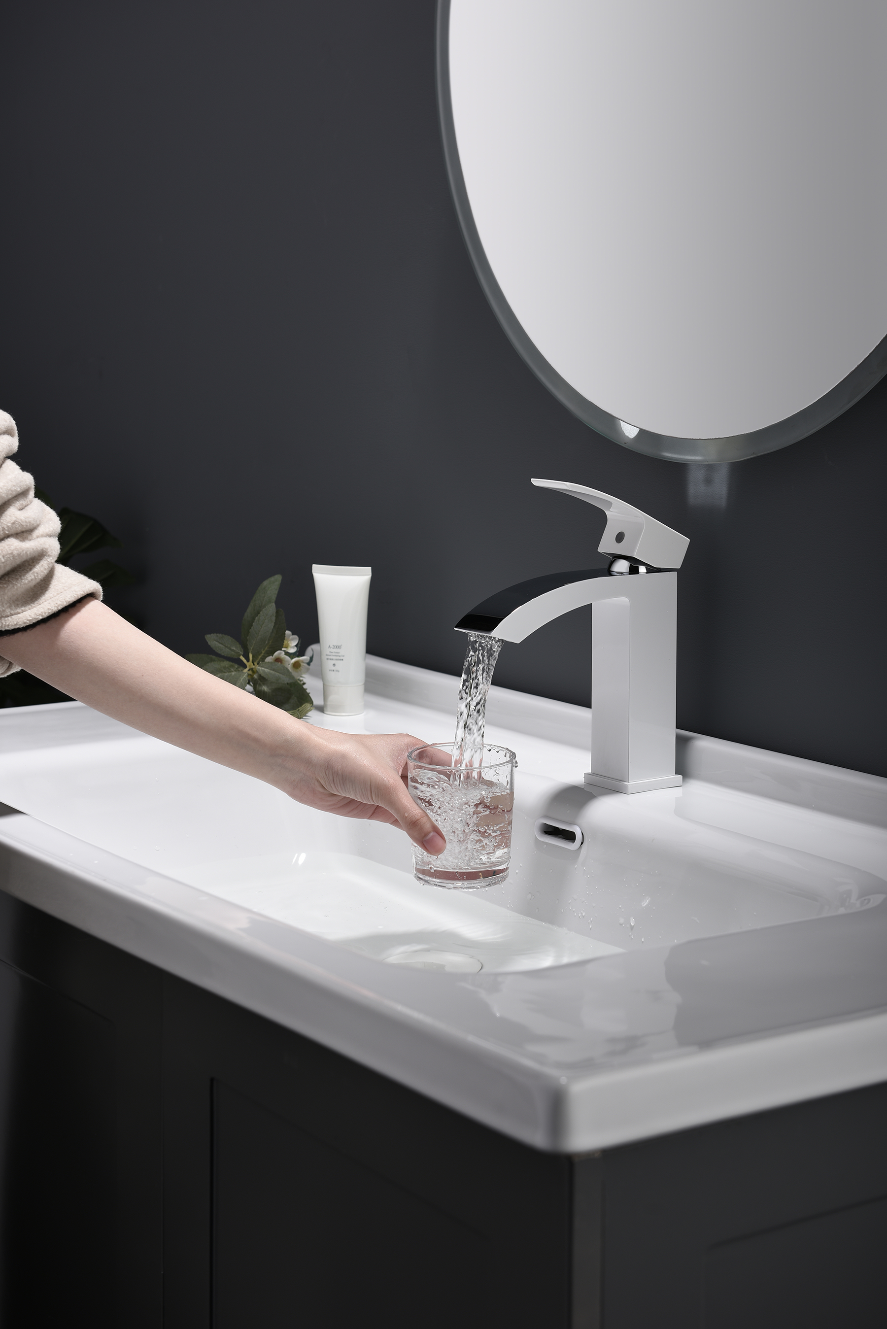 44111-F Смеситель од. для раковины (БЕЛЫЙ) GANZER (10/1шт)