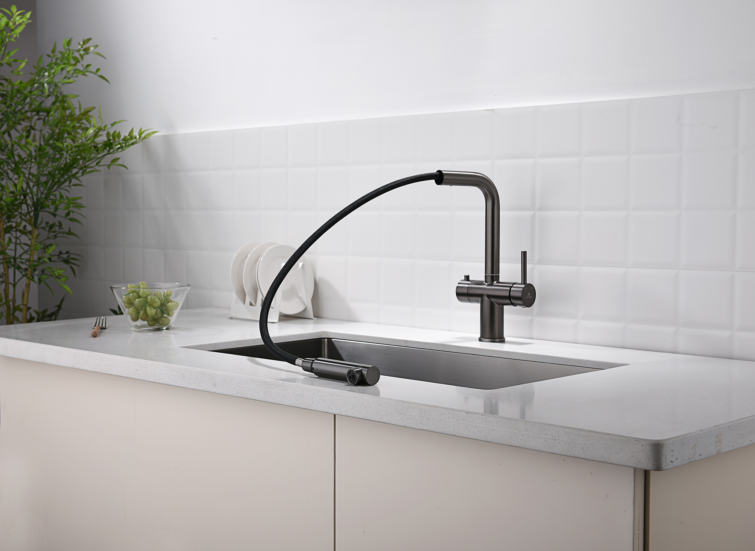 16036-Q Смес. од. для кухни с ВЫД. лейкой и подк. ФИЛЬТ. (ГРАФИТ)  GANZER (10/1шт)