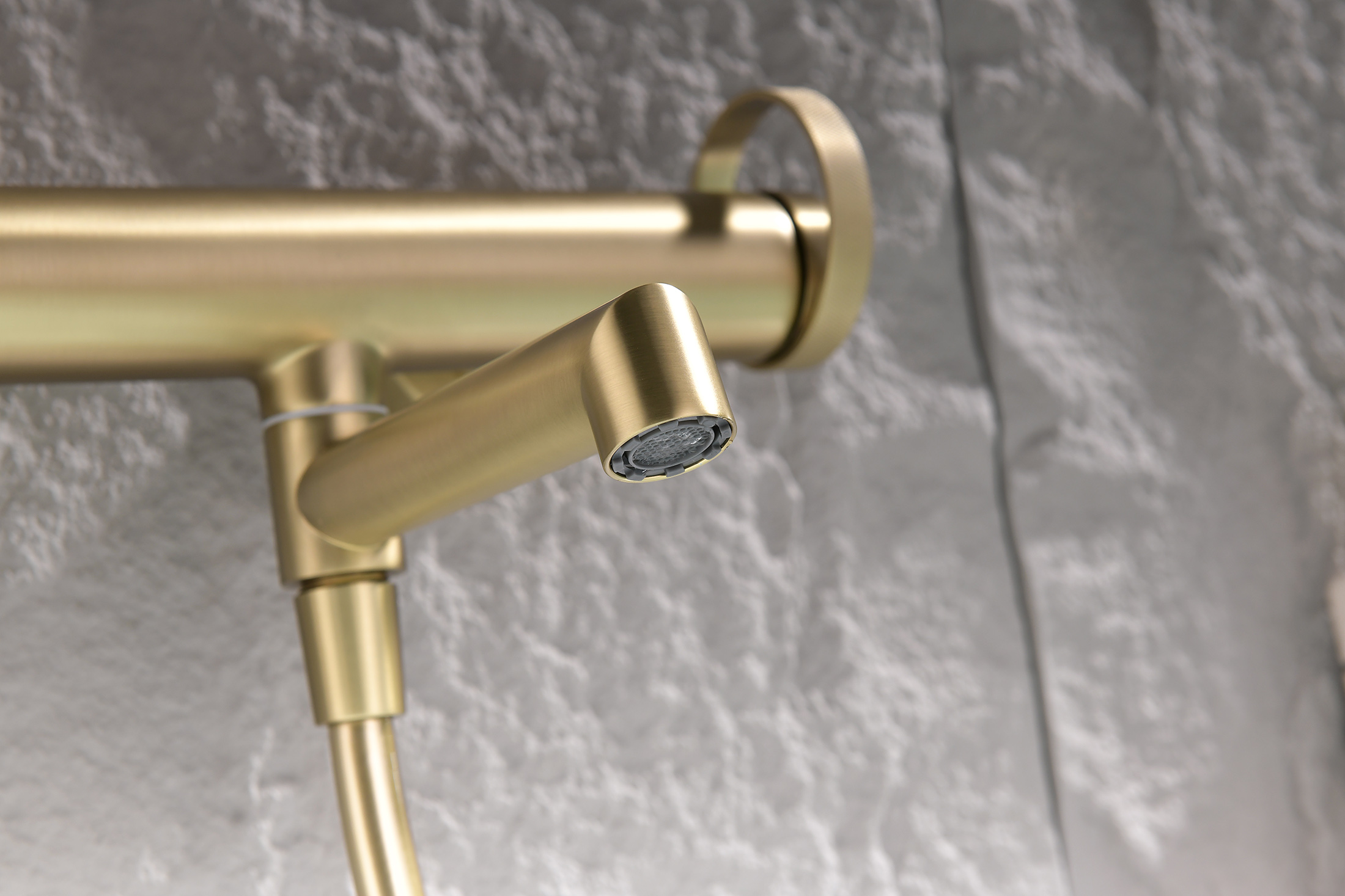 19132-S Смеситель од. для ванны кор. (Мат. Золото)  GANZER  (8/1шт)