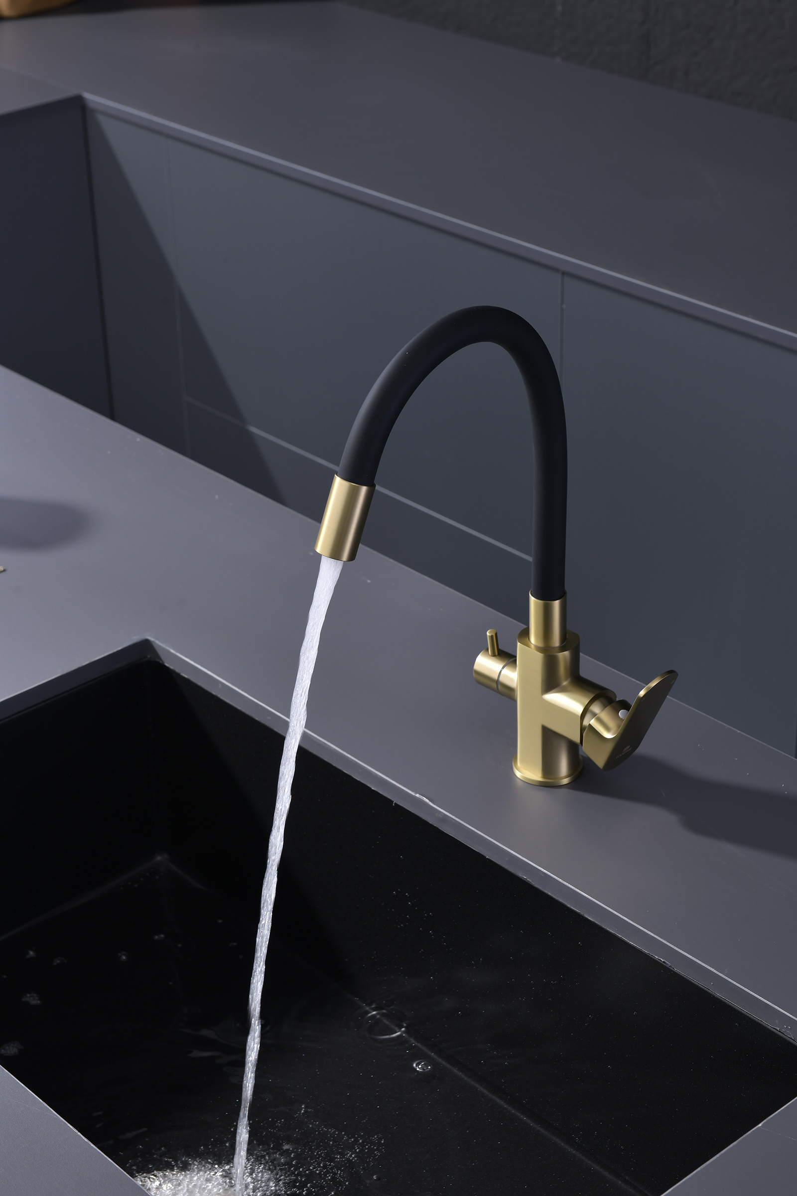 06127-S Смеситель для кухни с гиб. изл. и под. фильтра (Мат. Золото) GANZER (10/1шт)