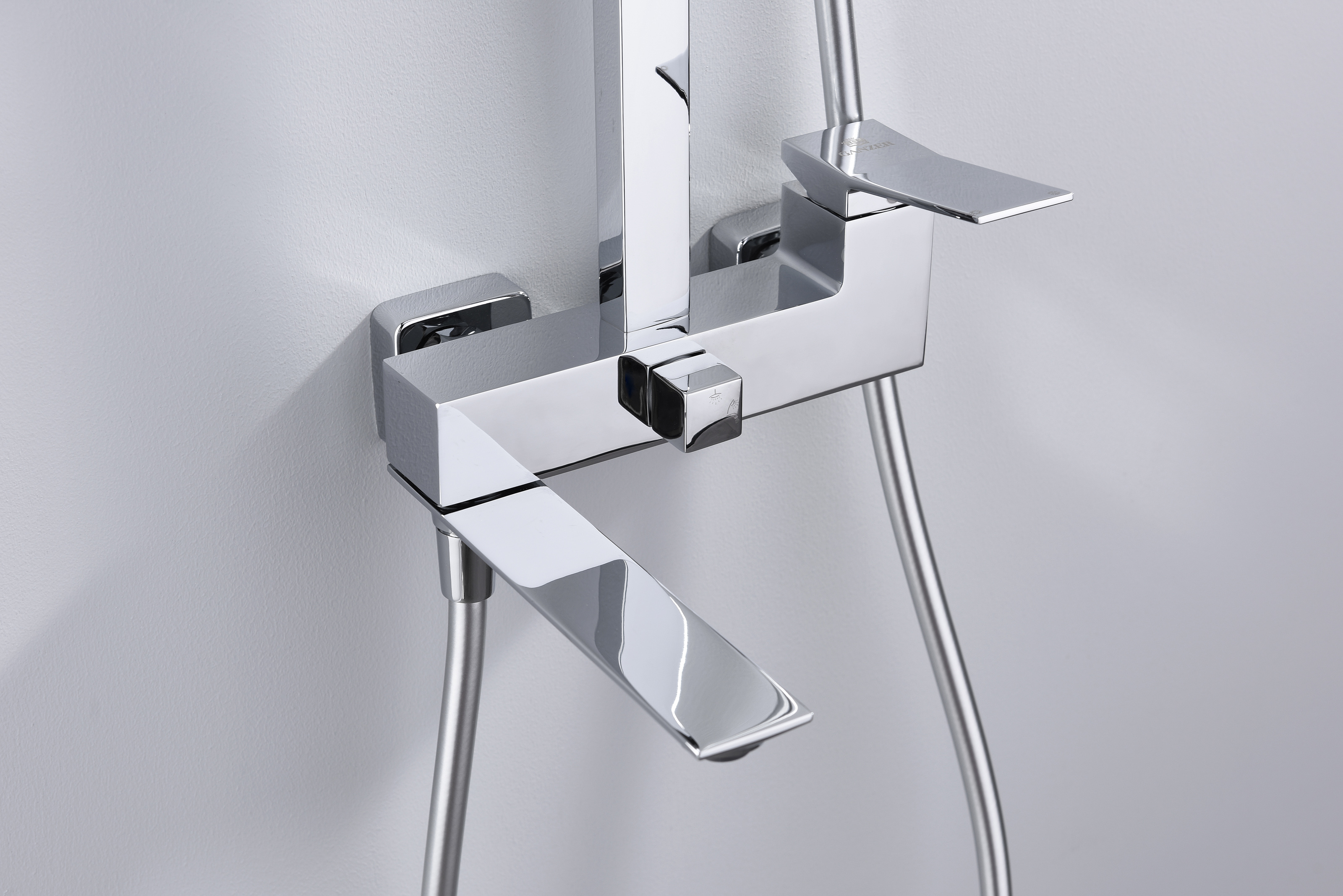 05162 Душевая система (ХРОМ) GANZER (5/1шт)