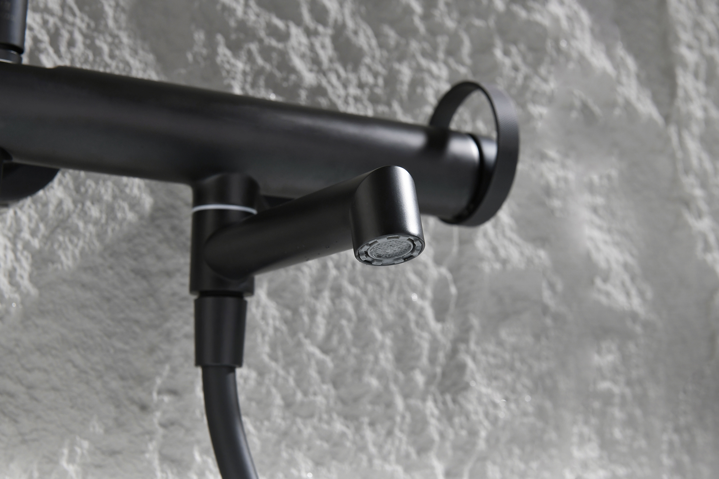 19132-C Смеситель од. для ванны кор. (ЧЕРНЫЙ)  GANZER  (8/1шт)