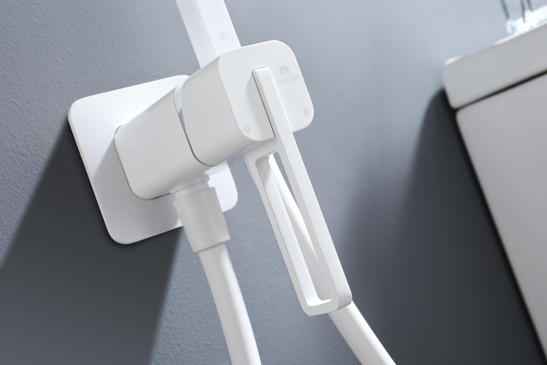 12157-F Смеситель встраиваемый с ГИГ. душем (БЕЛЫЙ) GANZER (10/1шт)