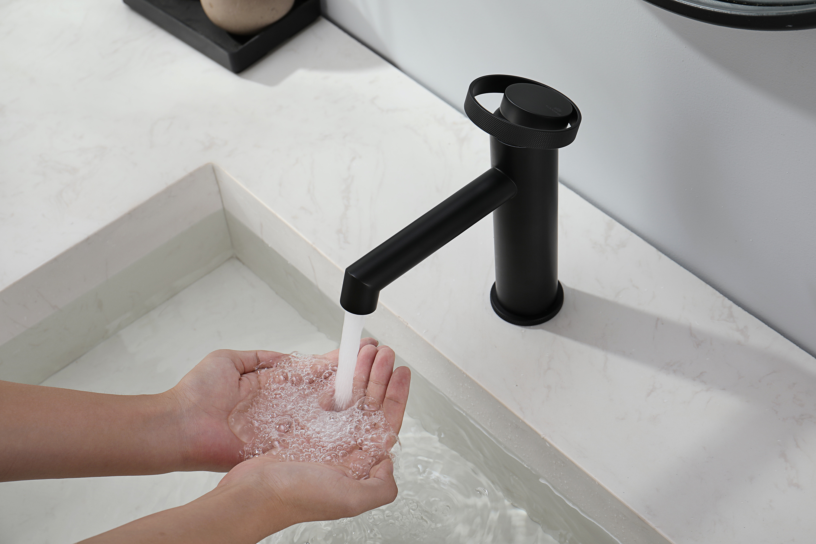 19111-C Смеситель од. для раковины (ЧЕРНЫЙ) GANZER (10/1шт)