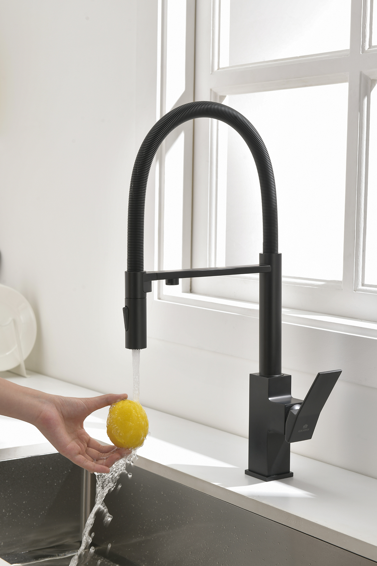 05126-C Смес. для кухни с гиб МАГ. изл. и под. фильт. (ЧЕРНЫЙ) GANZER (10/1шт)