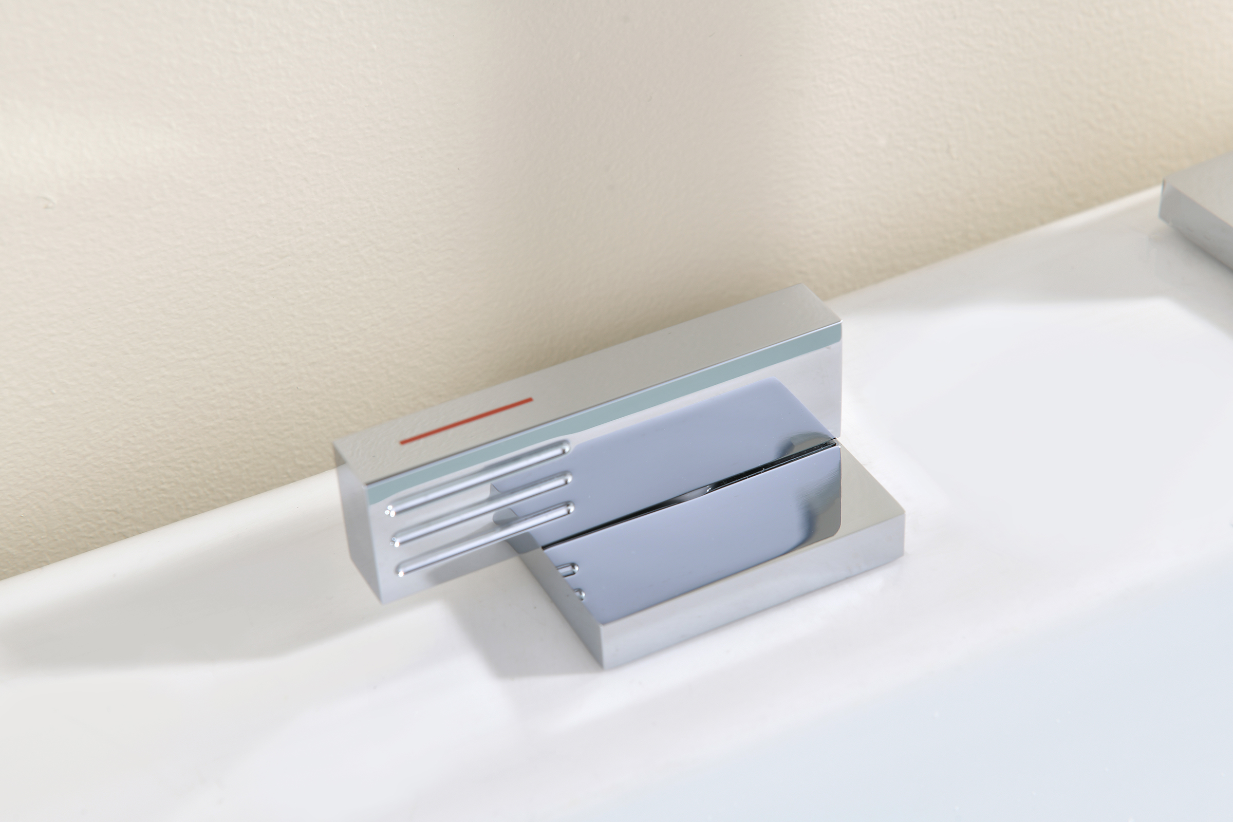 01133 Смеситель на борт ванны (5-отв,ХРОМ)  GANZER (10/1шт)