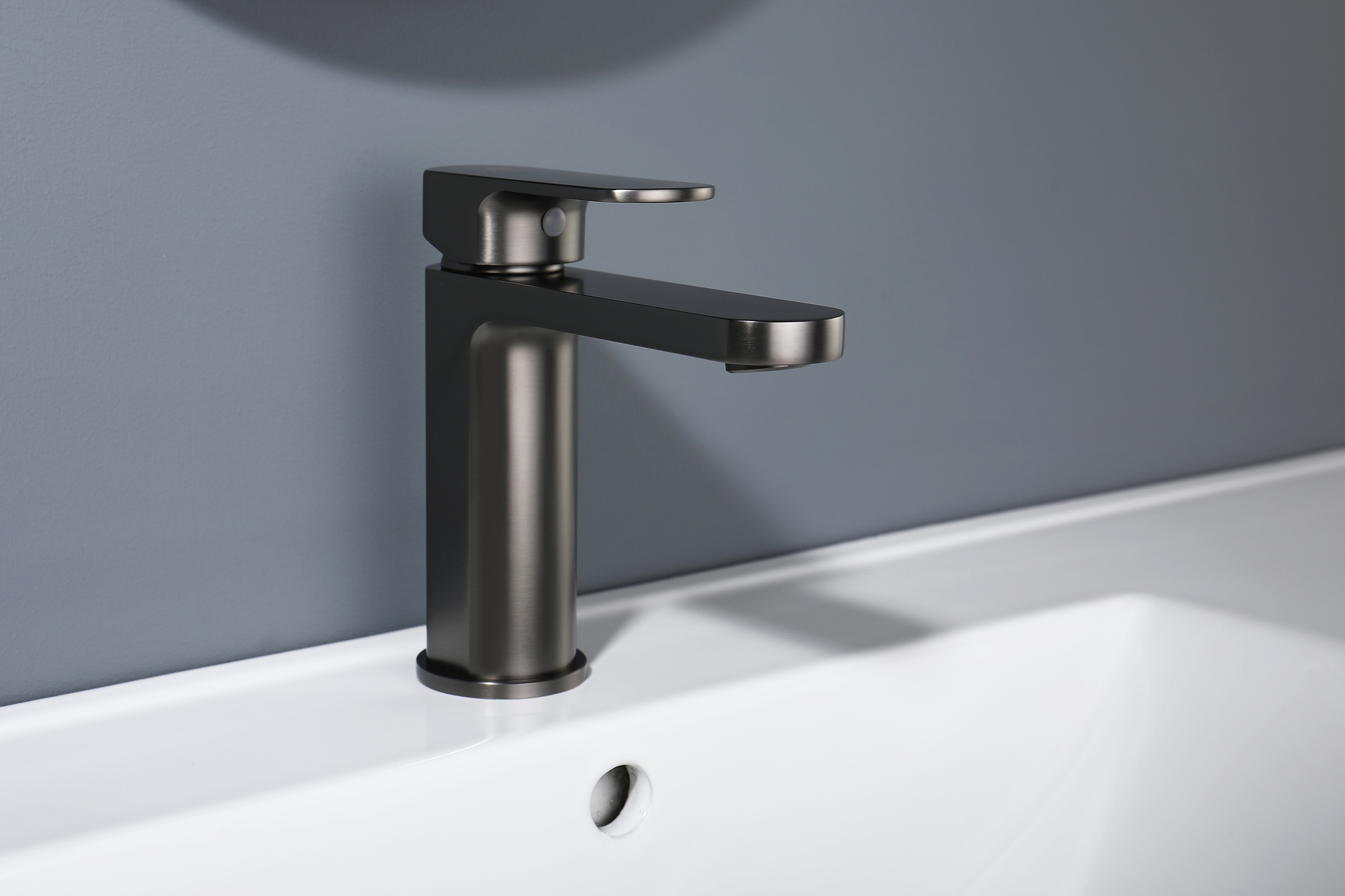 06111-Q Смеситель од. для раковины (ГРАФИТ) GANZER (10/1шт)