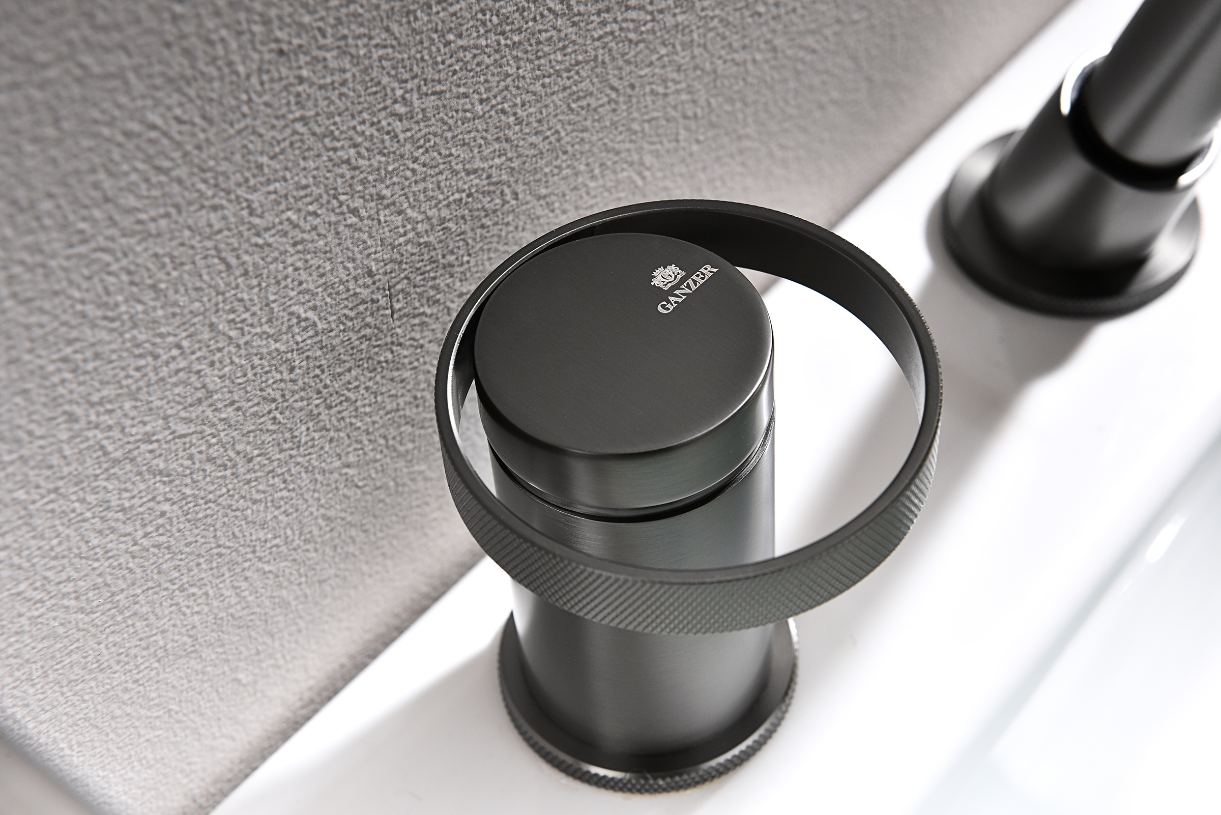 19133-Q Смеситель на борт ванны (4-отв,ГРАФИТ)  GANZER (6/1шт)