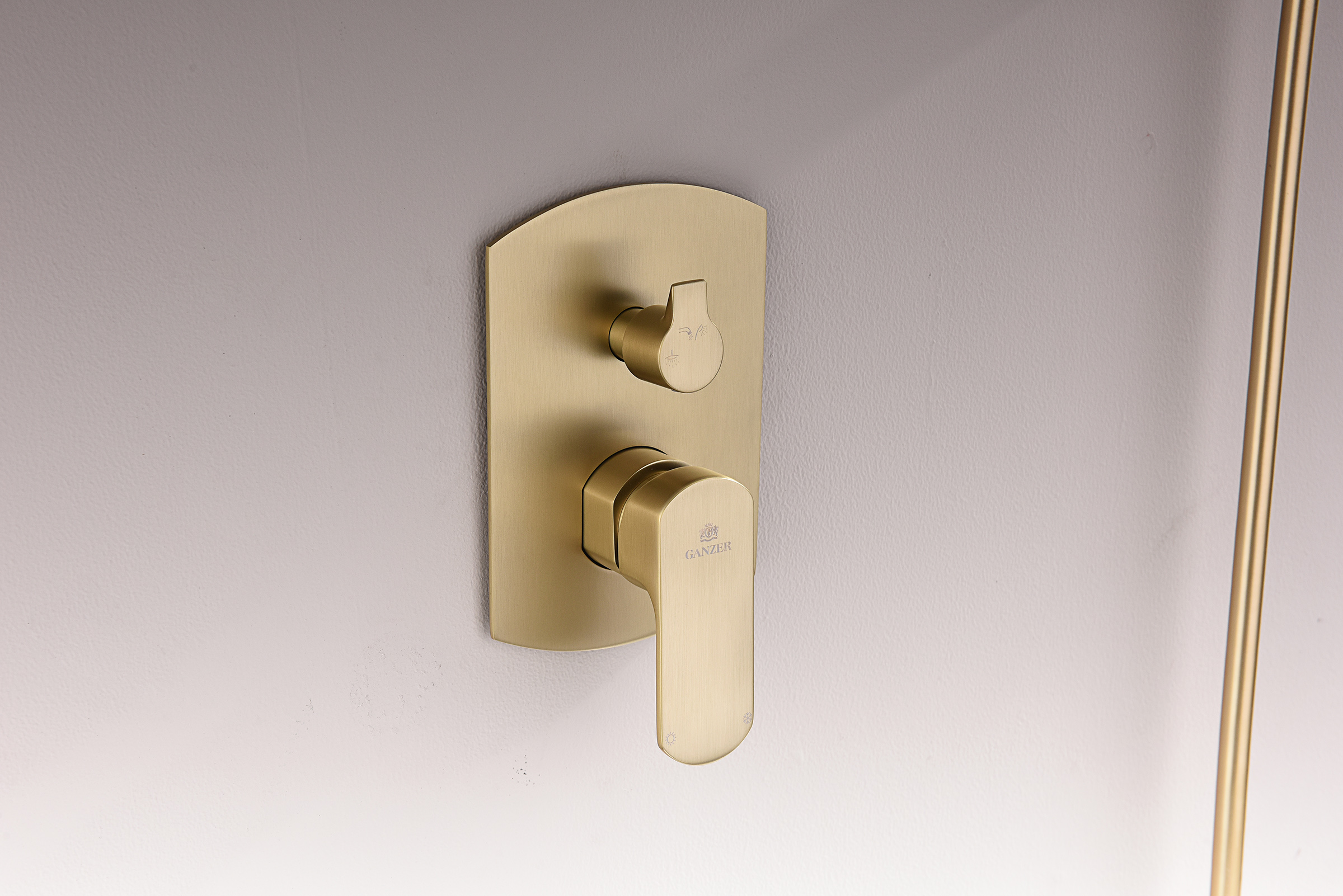 06165-S Смеситель встраиваемый для душа с 3-функ. (Мат. Золото) GANZER (6/1шт)