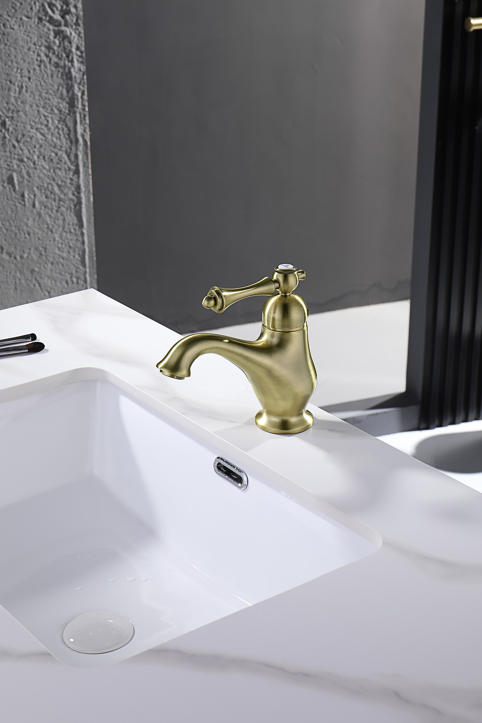 77111-D Смеситель для умыв. (БРОНЗА)  GANZER  (10/1шт)