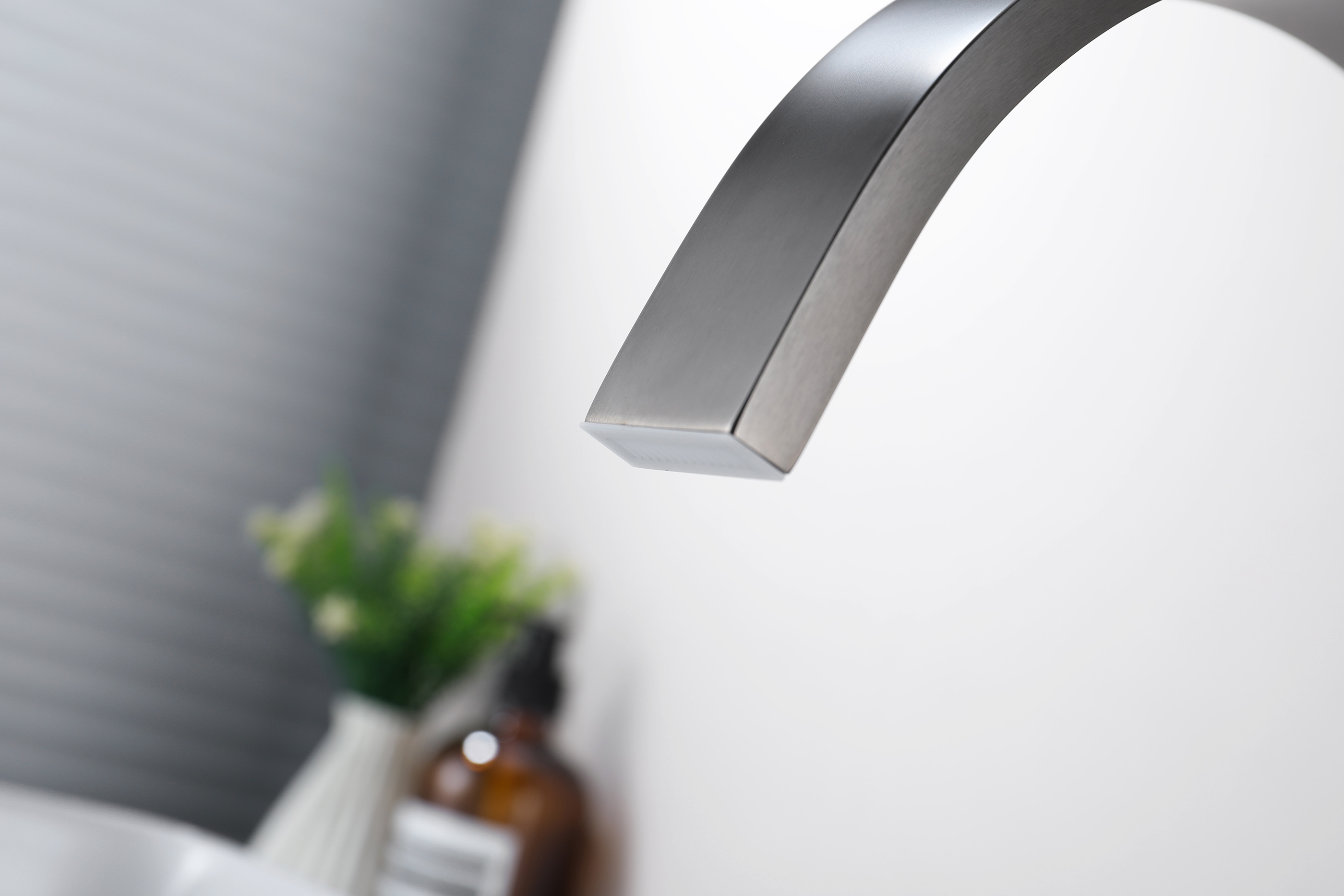 01112-Q Смеситель на борт раковины (2-отв,ГРАФИТ)  GANZER (10/1шт)