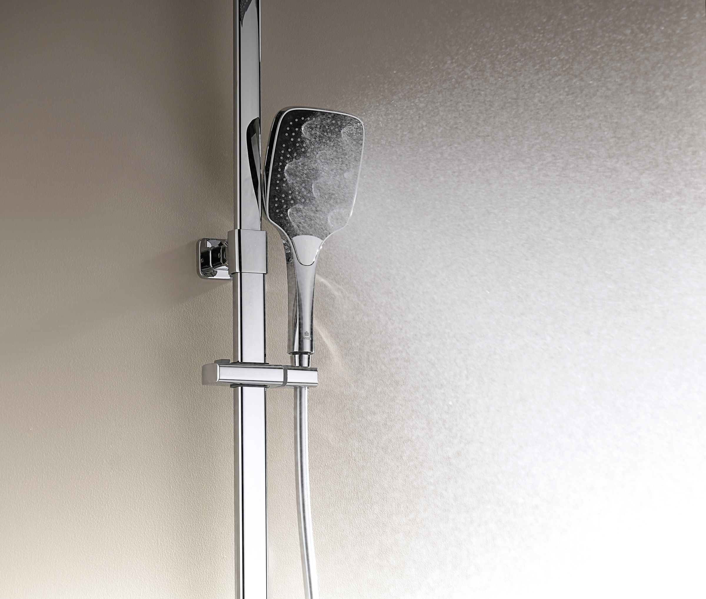 12071-C Душевая система с термостатом (ЧЕРНЫЙ) GANZER (5/1шт)