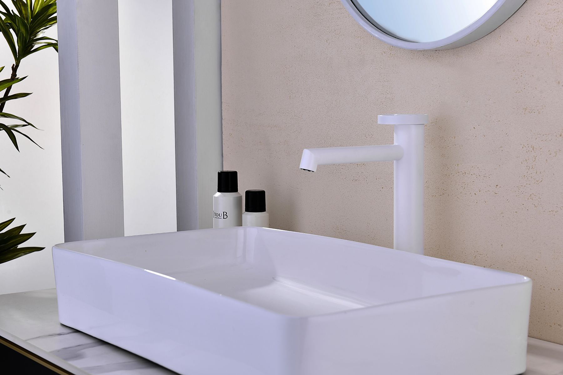 19112-F Смеситель од. для раковины-чаши (БЕЛЫЙ) GANZER (10/1шт)