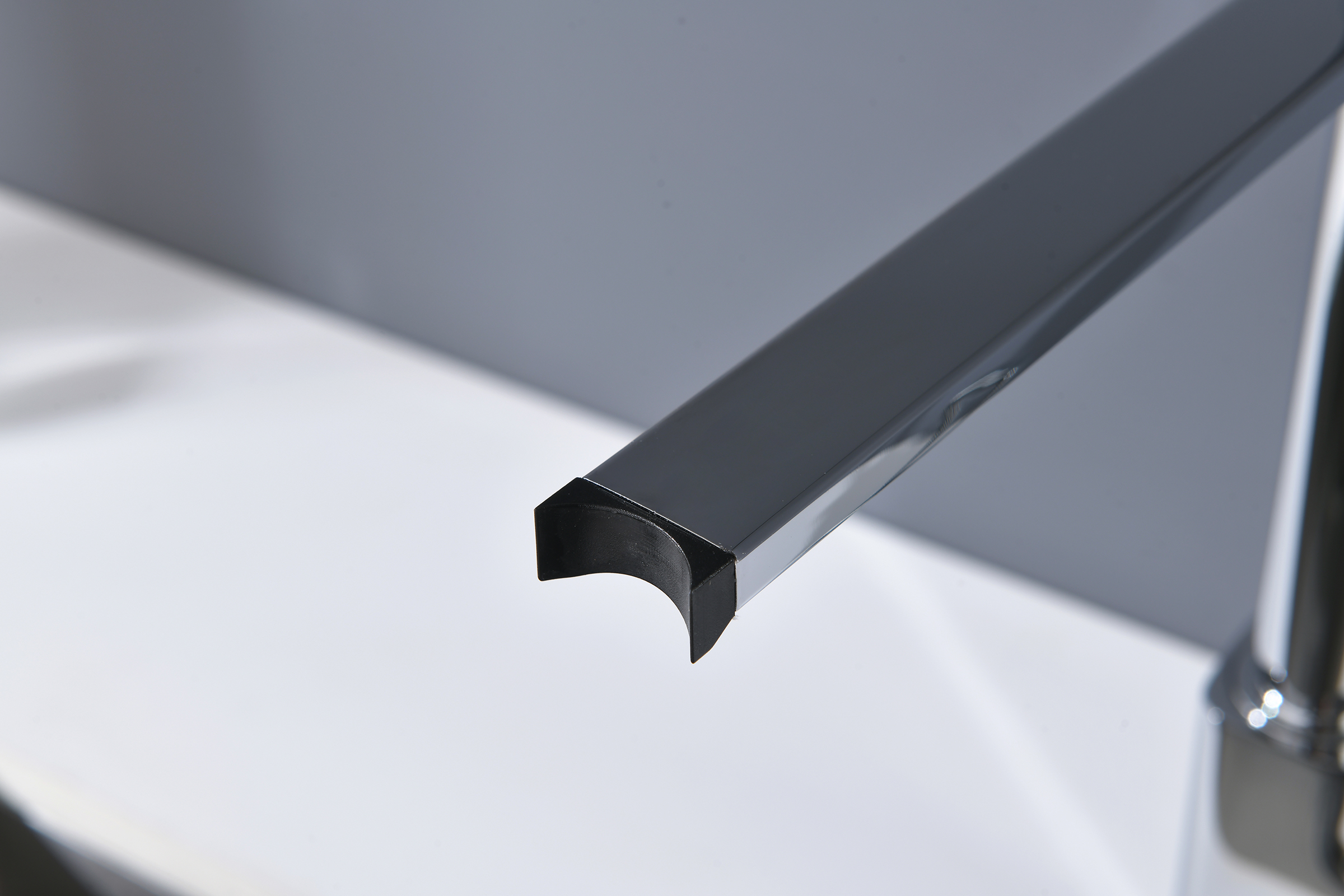 12127 Смеситель для кухни с гиб. МАГНИТ. изливом (ХРОМ+ЧЕР.) GANZER (10/1шт)