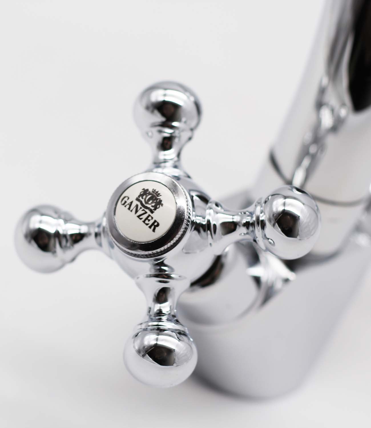 09011 Смеситель двухвент для умывальника "GANZER"