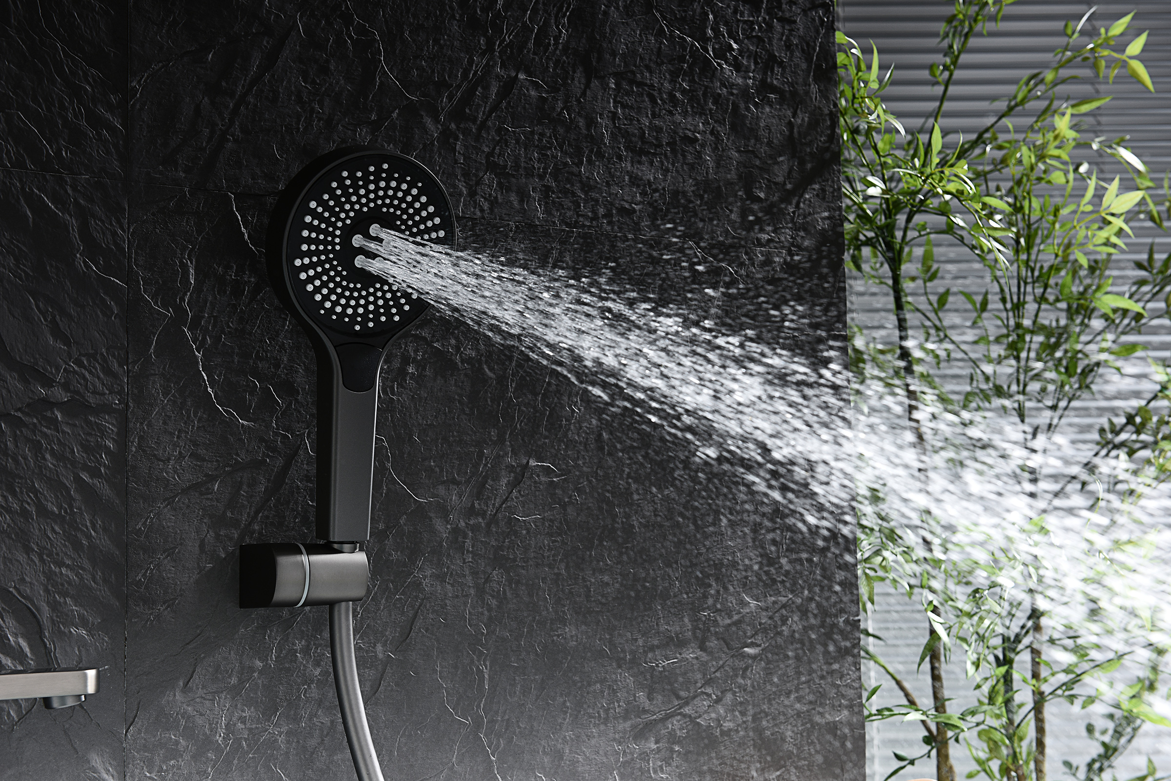 06132-Q Смеситель од. для ванны кор. (ГРАФИТ)  GANZER  (8/1шт)