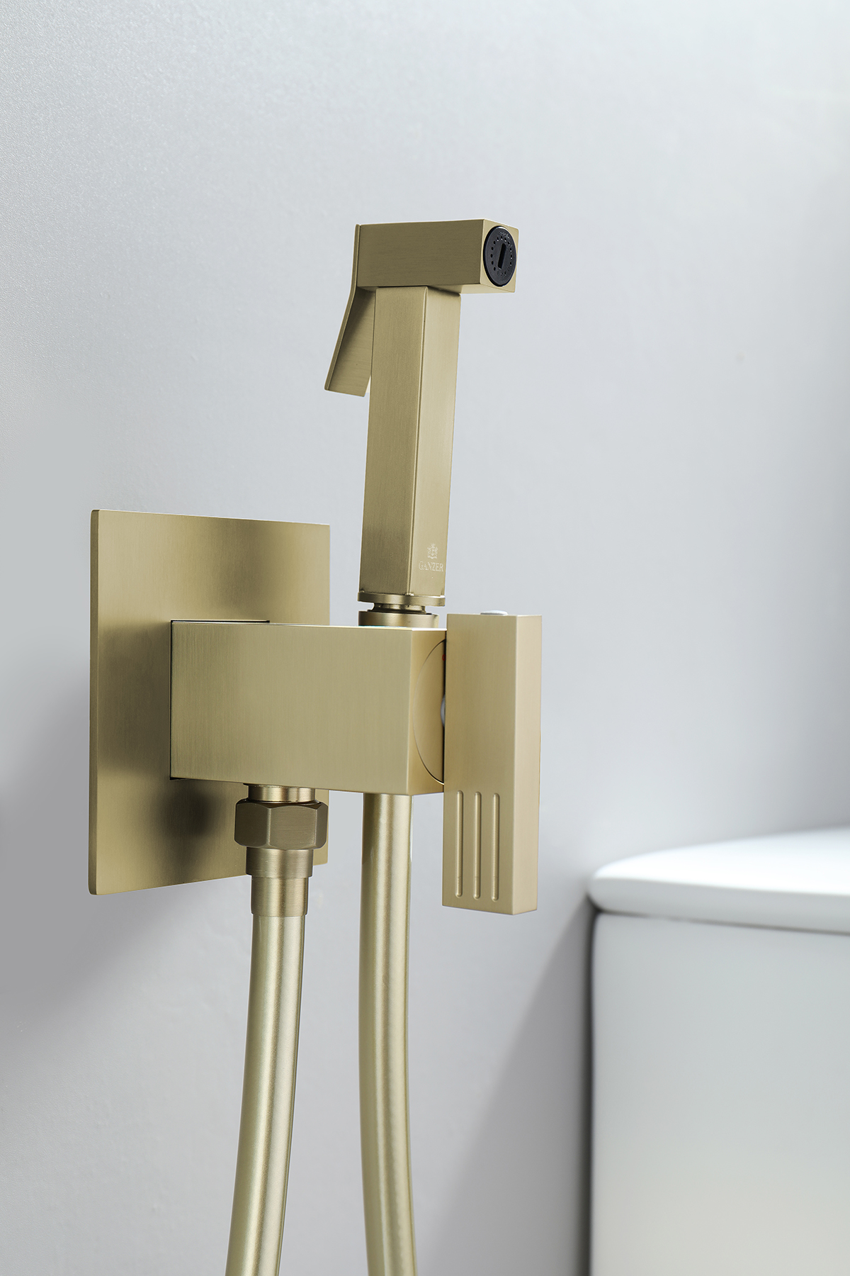 01157-S Смеситель встраиваемый с ГИГ. душом (Мат. Золото) GANZER (10/1шт)