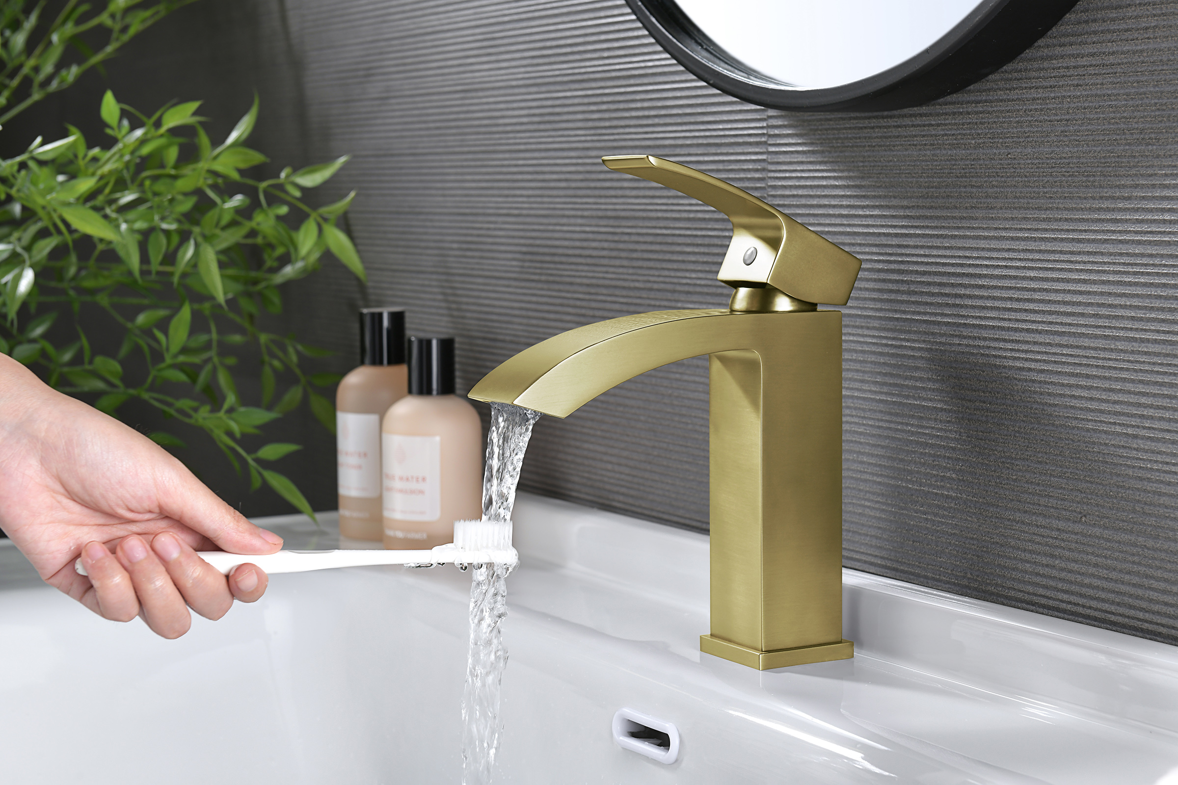 44111-S Смеситель од. для раковины (Мат. Золото) GANZER (10/1шт)